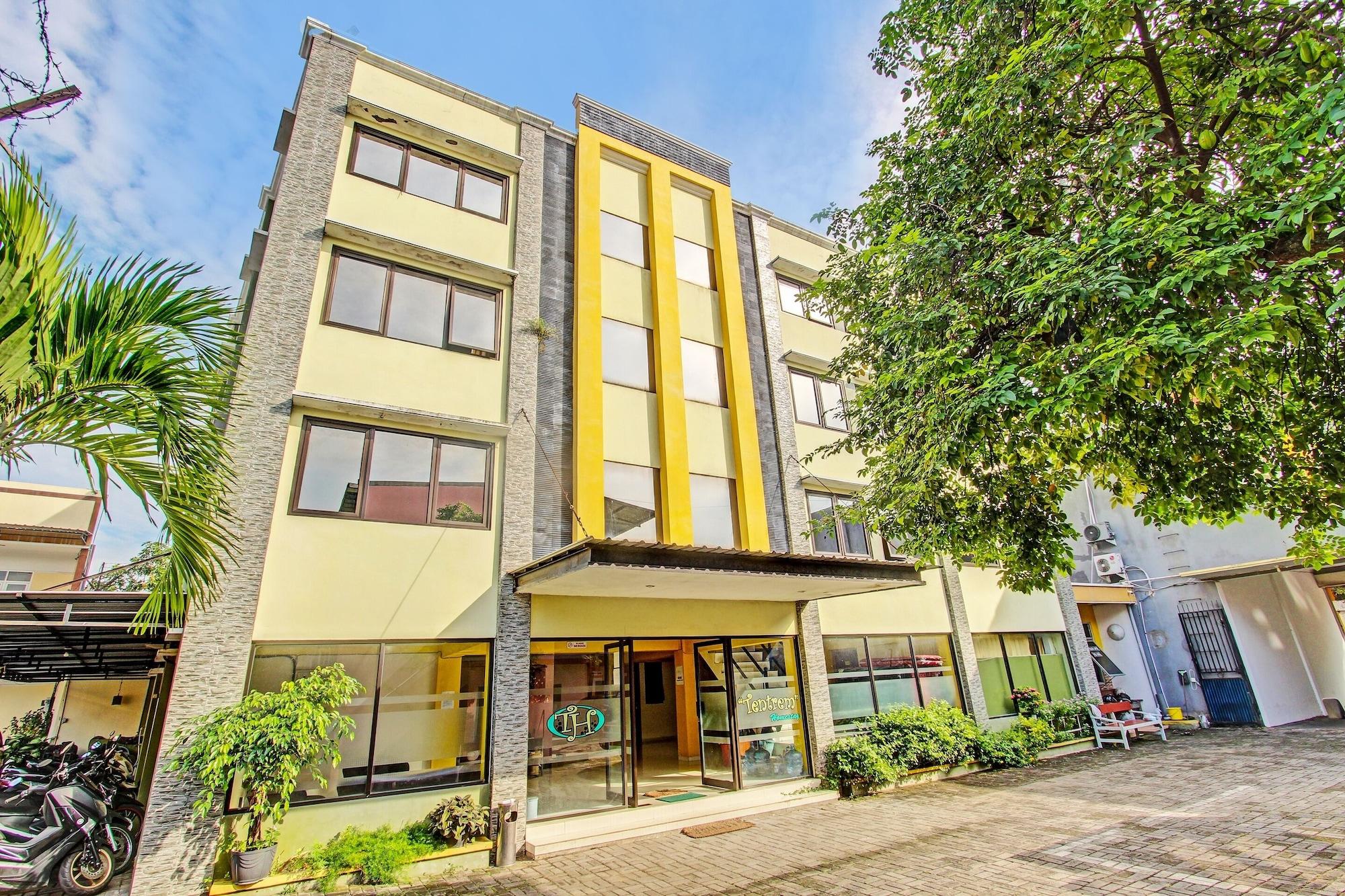 Varios SPOT ON 91398 Homestay Tentrem 1