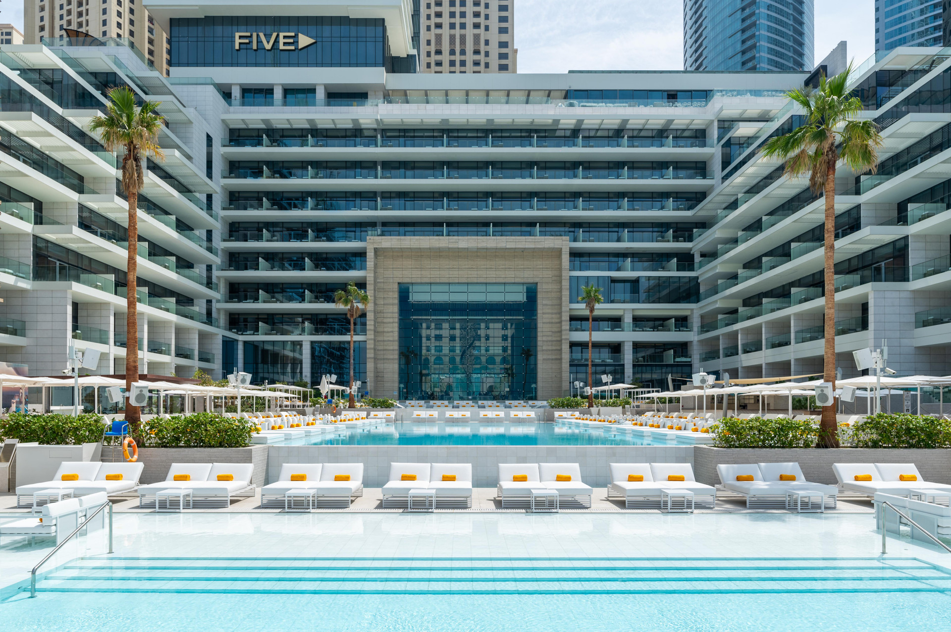 Vista Exterior FIVE LUXE