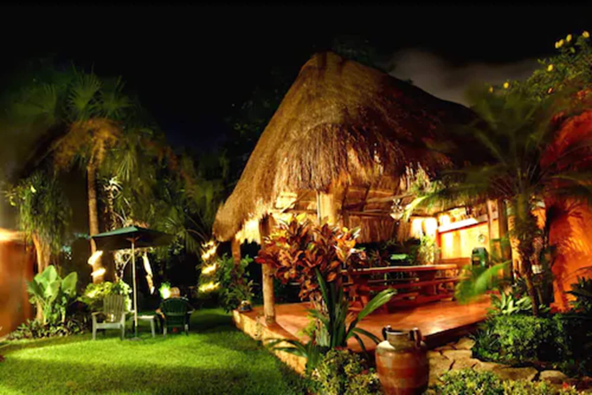Bar/Salón Hotel Lunata - Near Playa del Carmen Main Beach