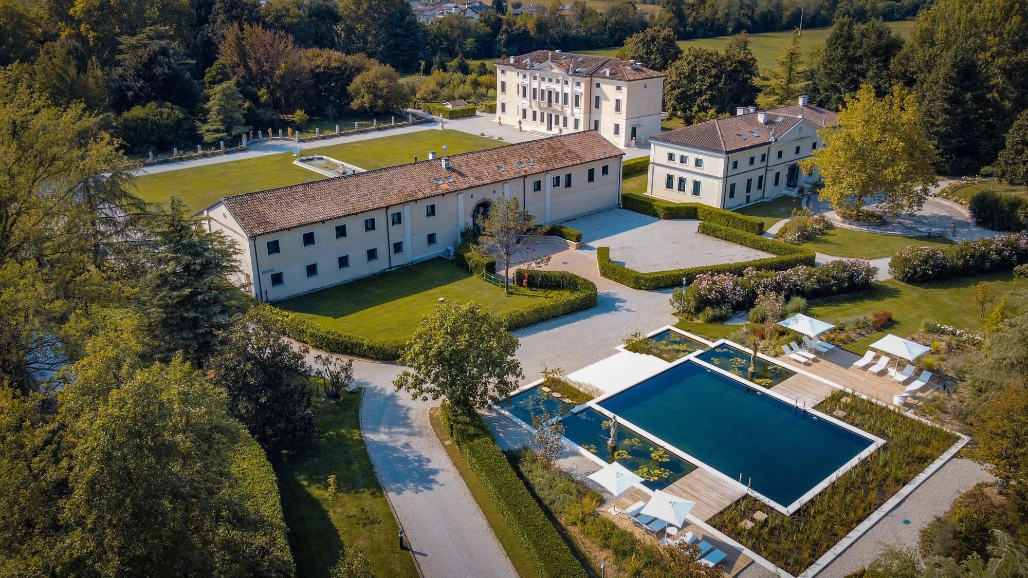 Varios Villa Solatia