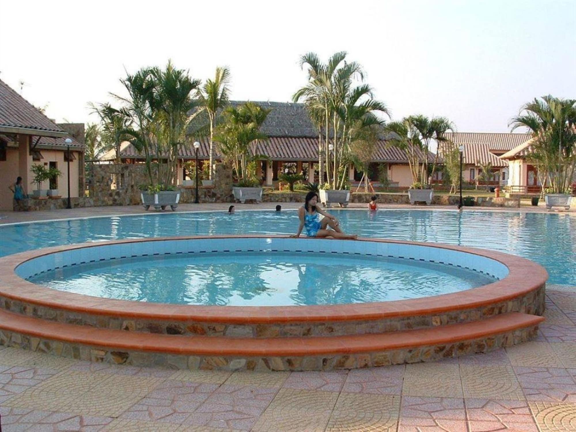 Vista Piscina Can Gio Resort