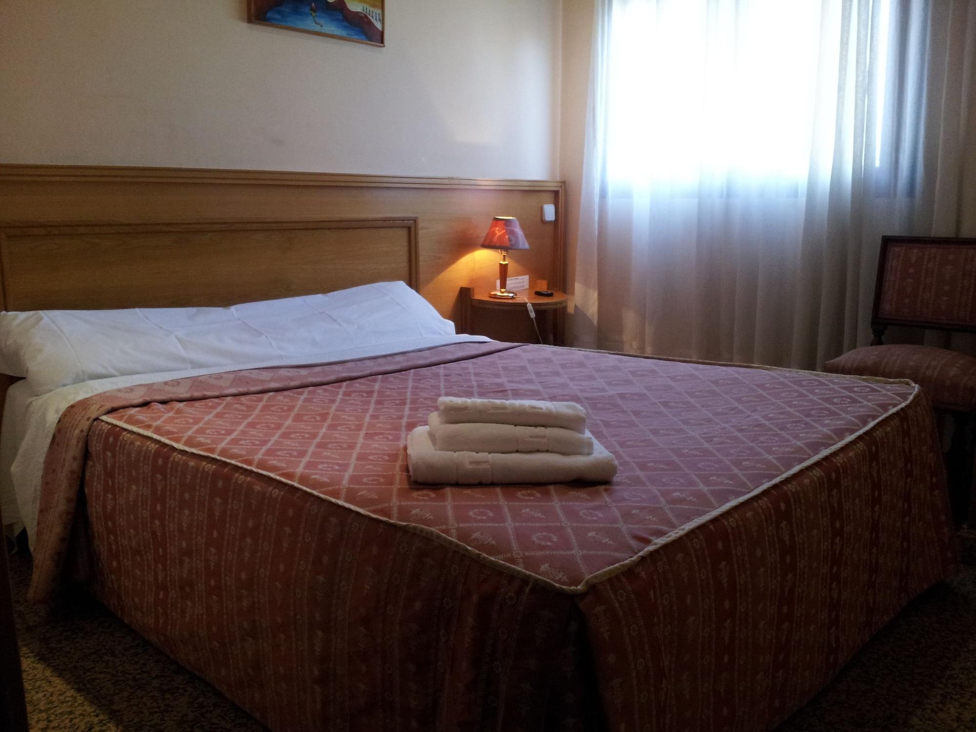Varios Hostal Juan XXIII