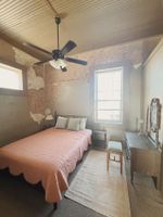 Alquiler Vacacional - Cozy Historic Stay with Antique Charm in Old Town Lorena, off I35 and near Waco