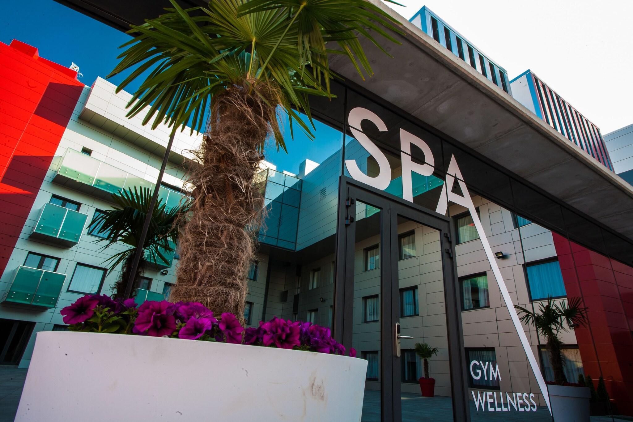 Vista Exterior Hotel & SPA Ciudad de Binefar