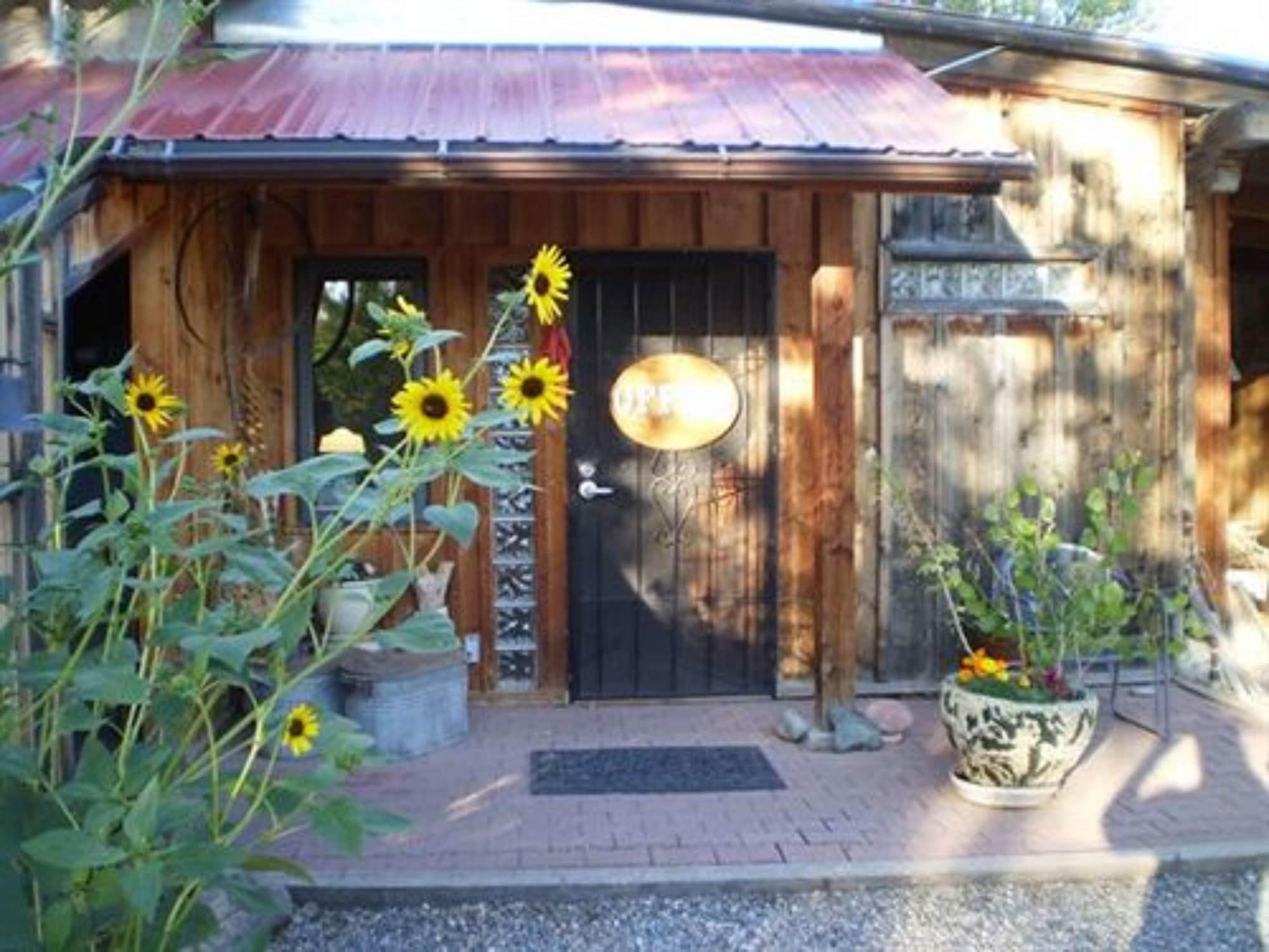 Varios Silver River Adobe Inn