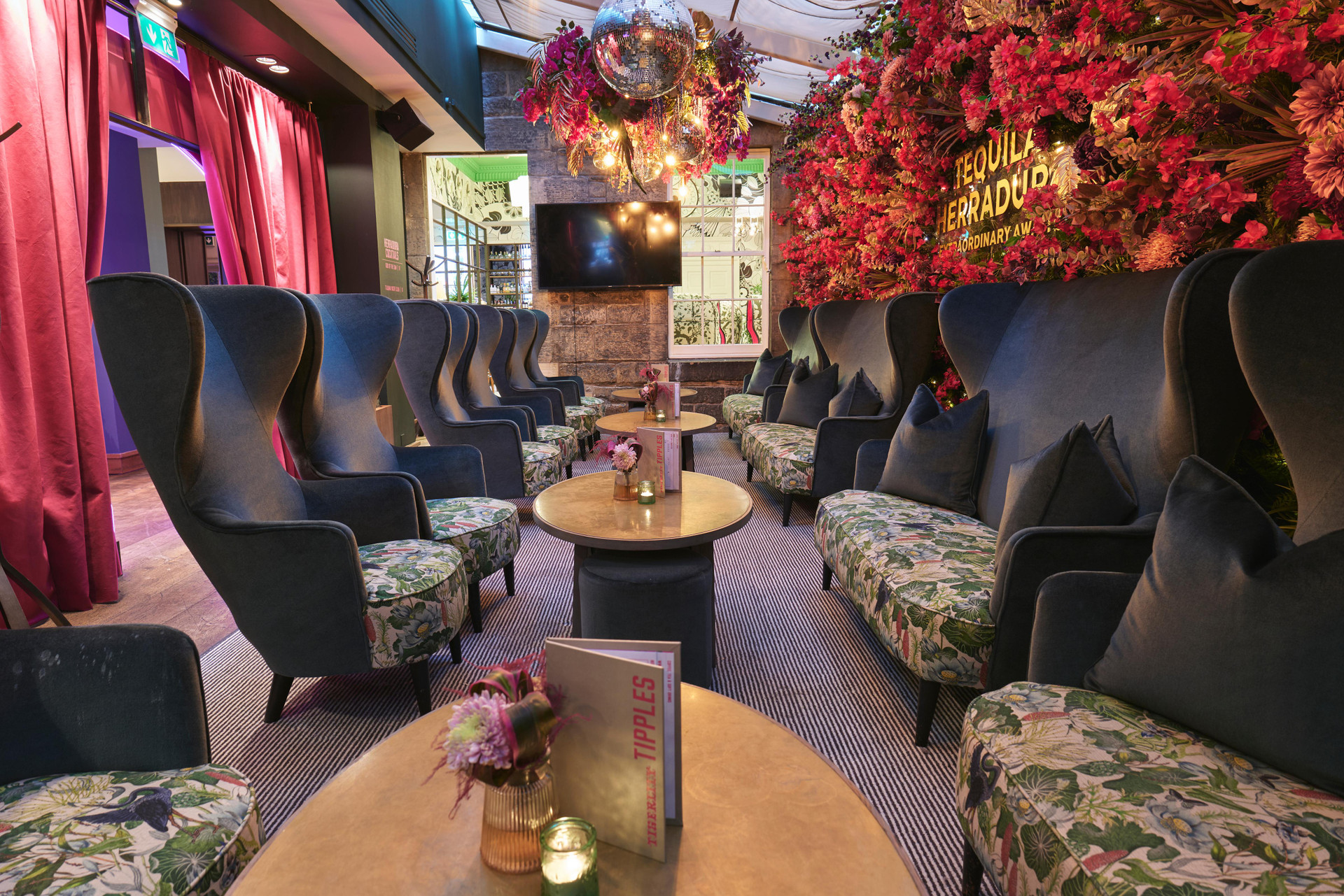 Vista Lobby Tigerlily