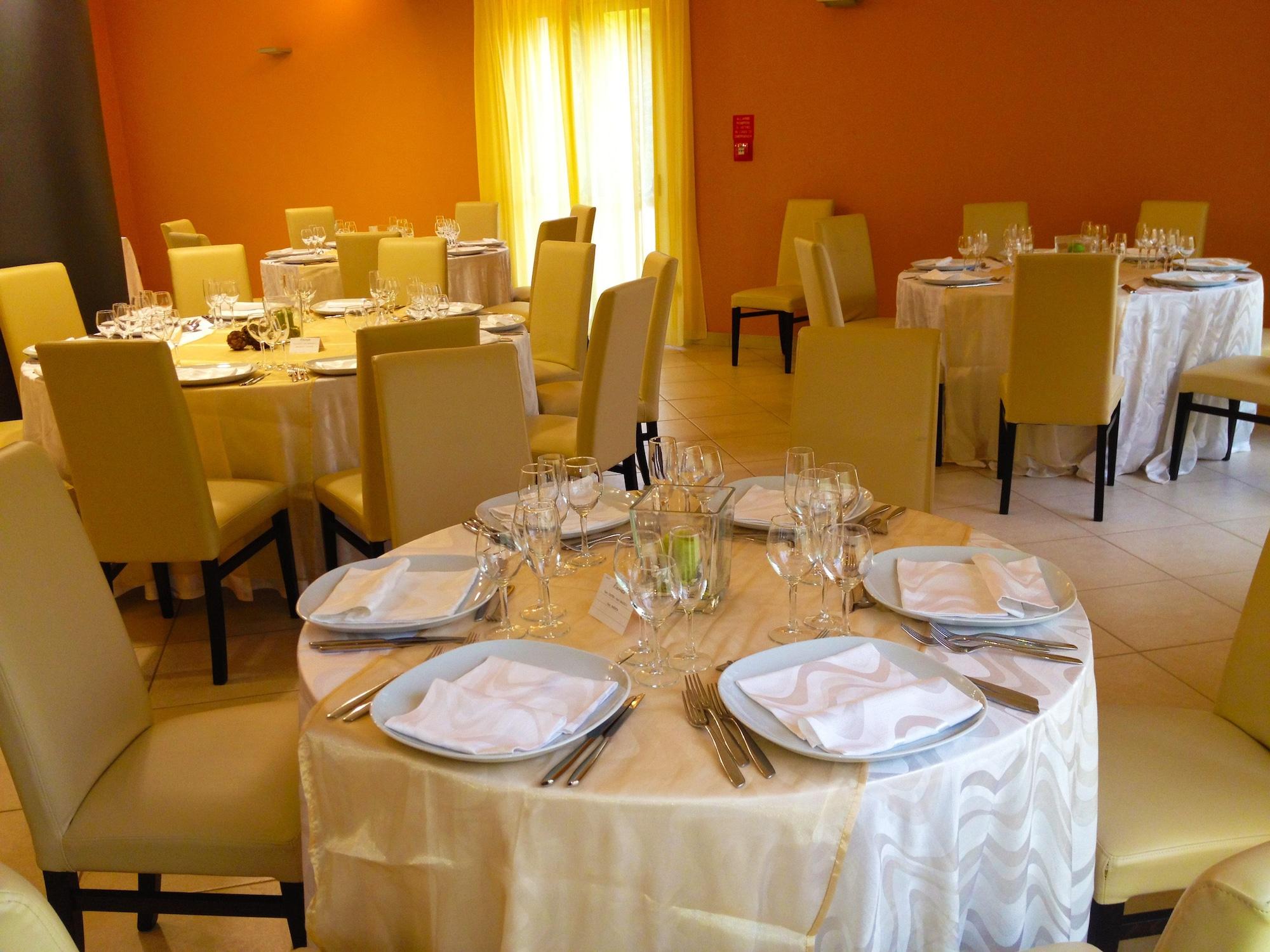 Salón de Baile Sant'Alphio Palace