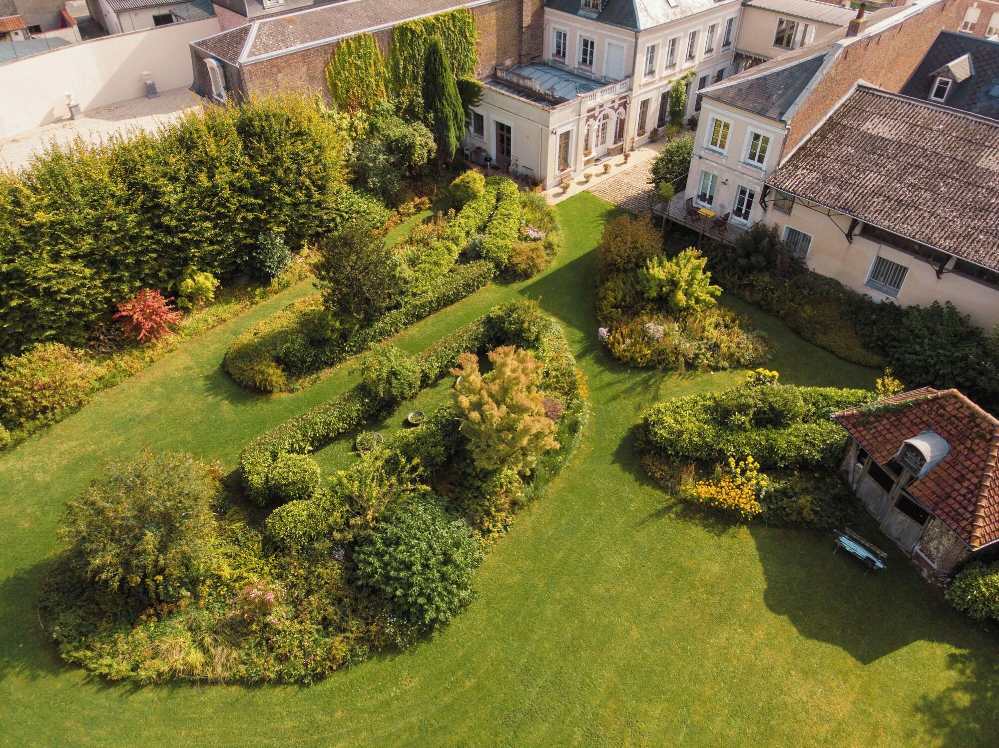 Varios Au Jardin des Deux Ponts