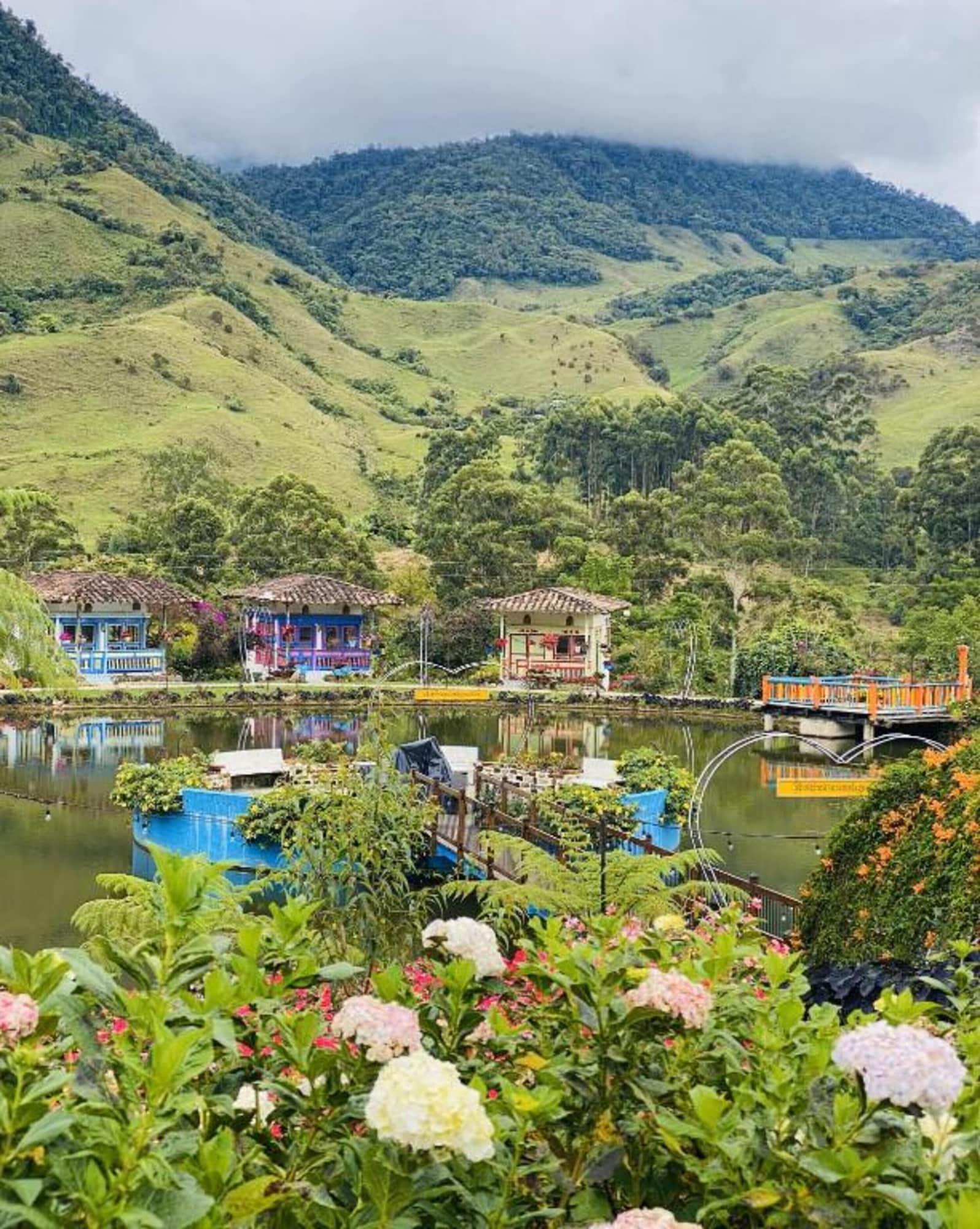 Vista Exterior Hotel Lago Valdivia