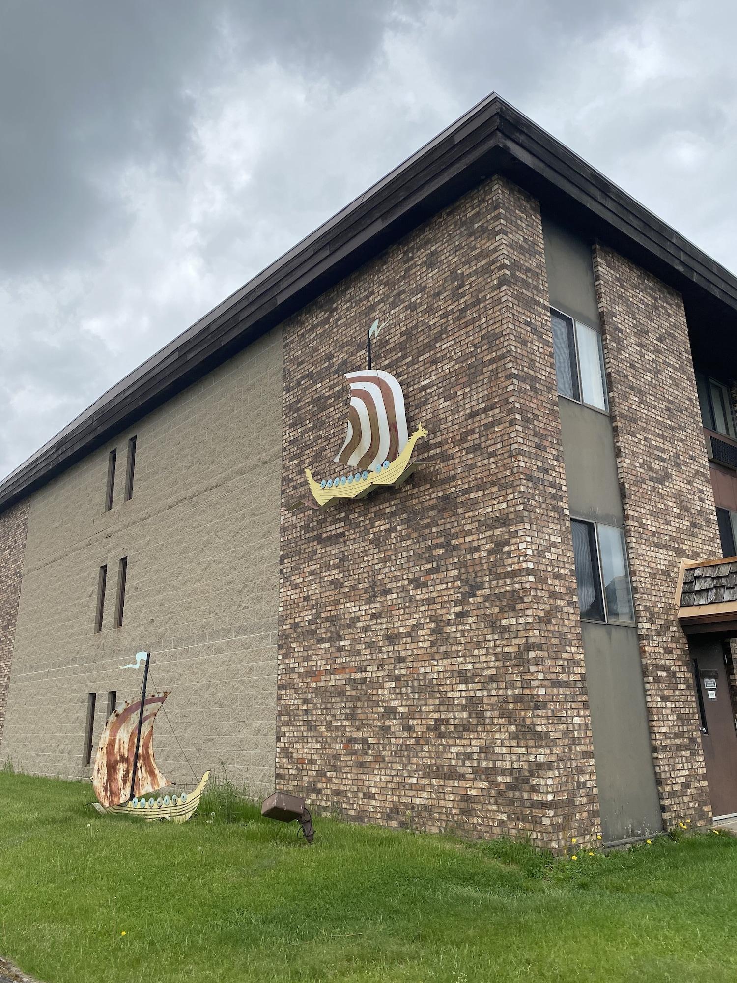 Vista Exterior Voyageur Inn and Conference Center