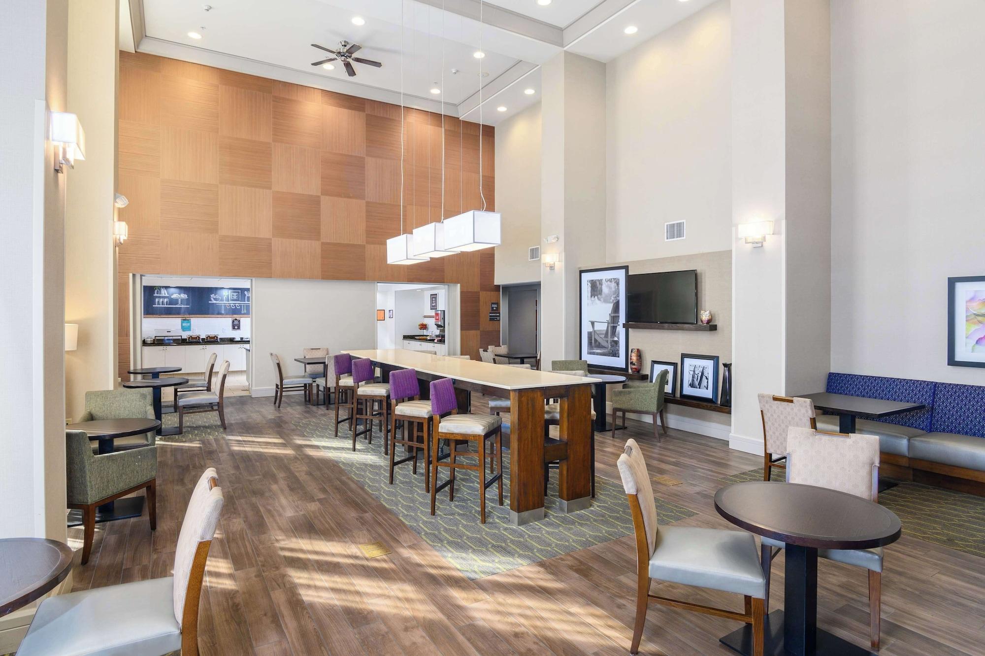 Restaurant Hampton Inn & Suites Hartford-Manchester