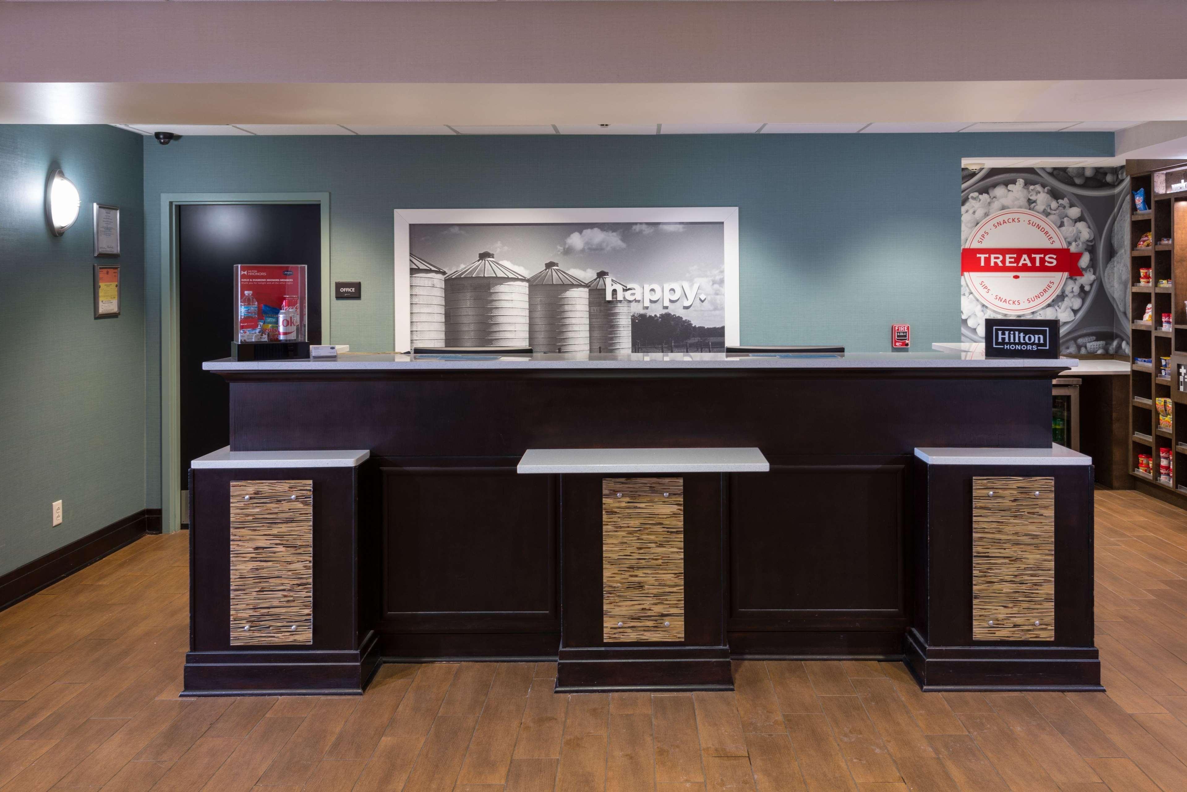 Vista Lobby Hampton Inn & Suites Jamestown