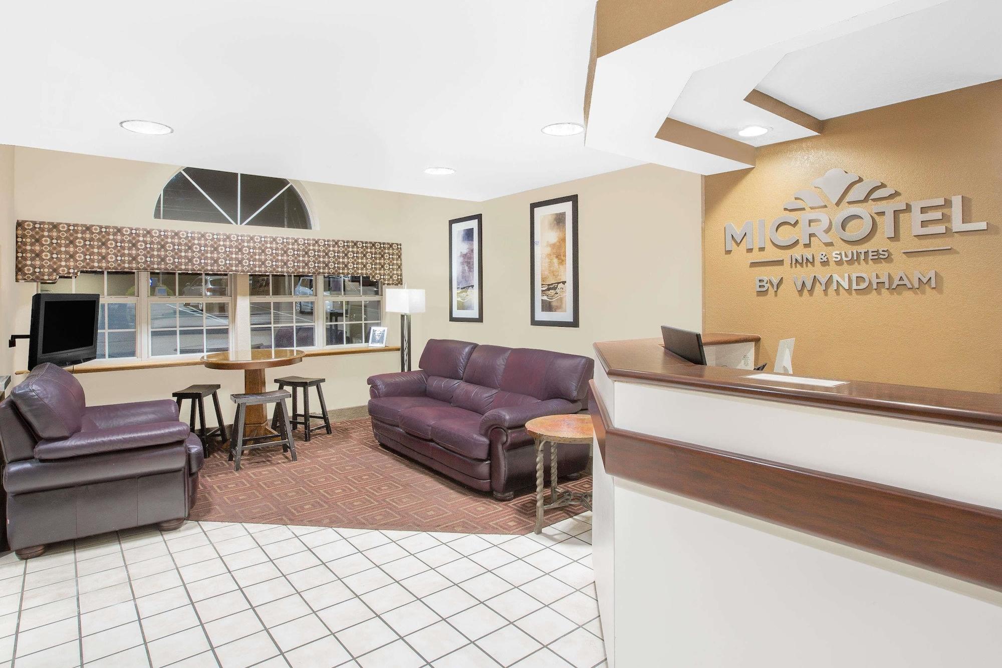 Vista Lobby Microtel Inn by Wyndham Franklin