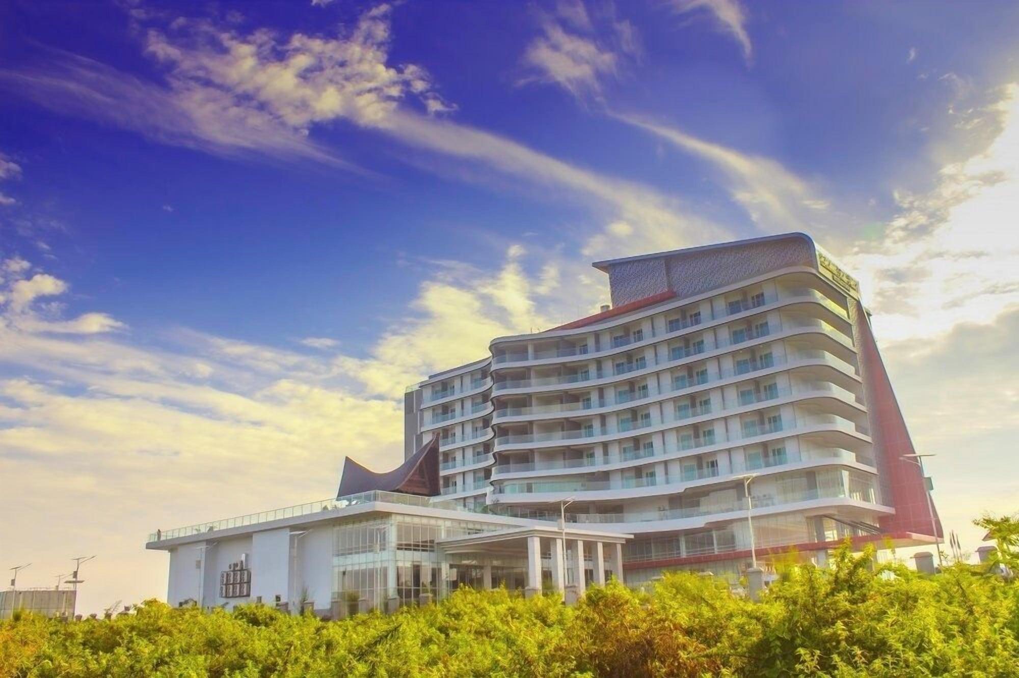 Vista Exterior Labersa Hotel And Convention Center Toba Balige