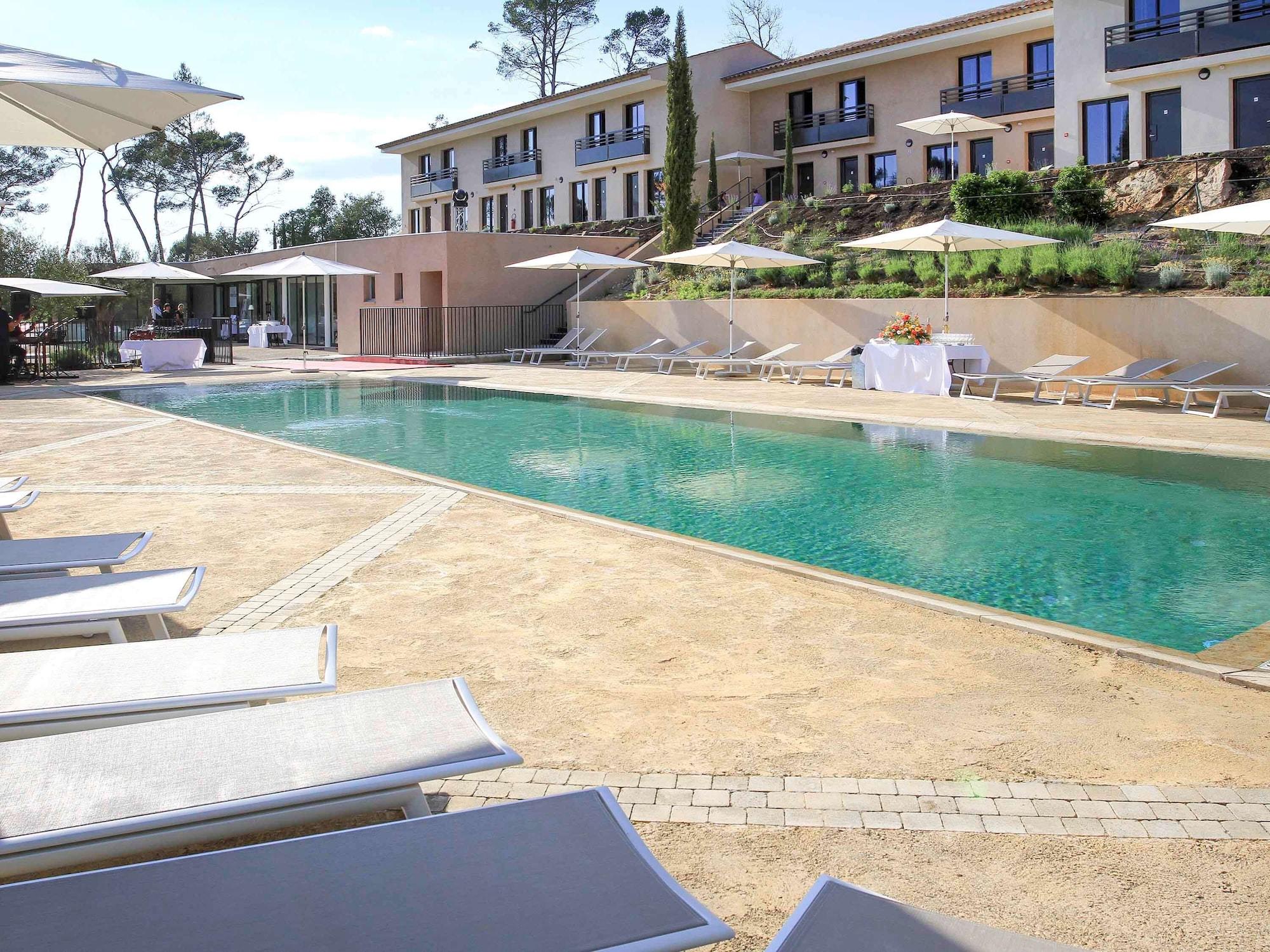 Vista Exterior Mercure Brignoles Golf De Barbaroux