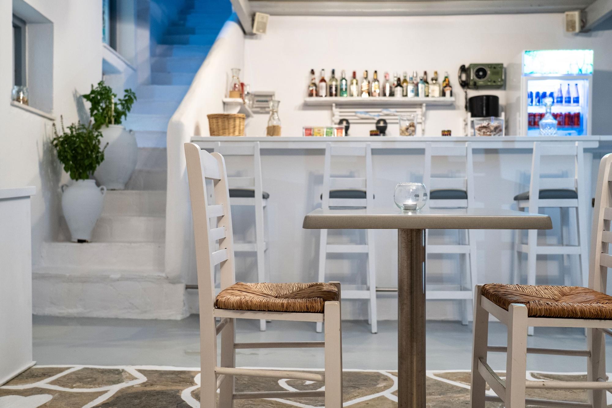 Bar/Salón Iris Hotel