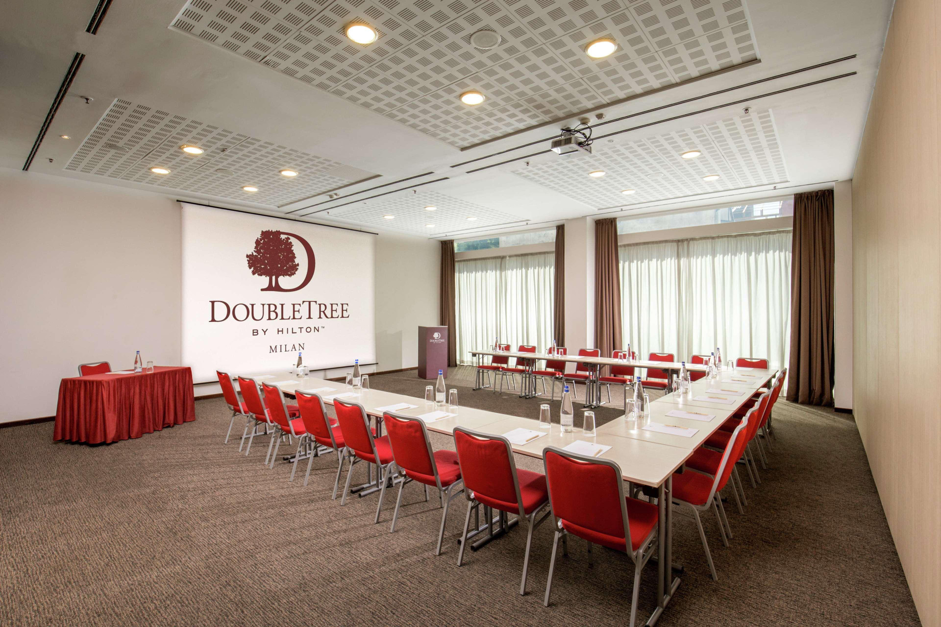 Vista Exterior DoubleTree by Hilton Milan