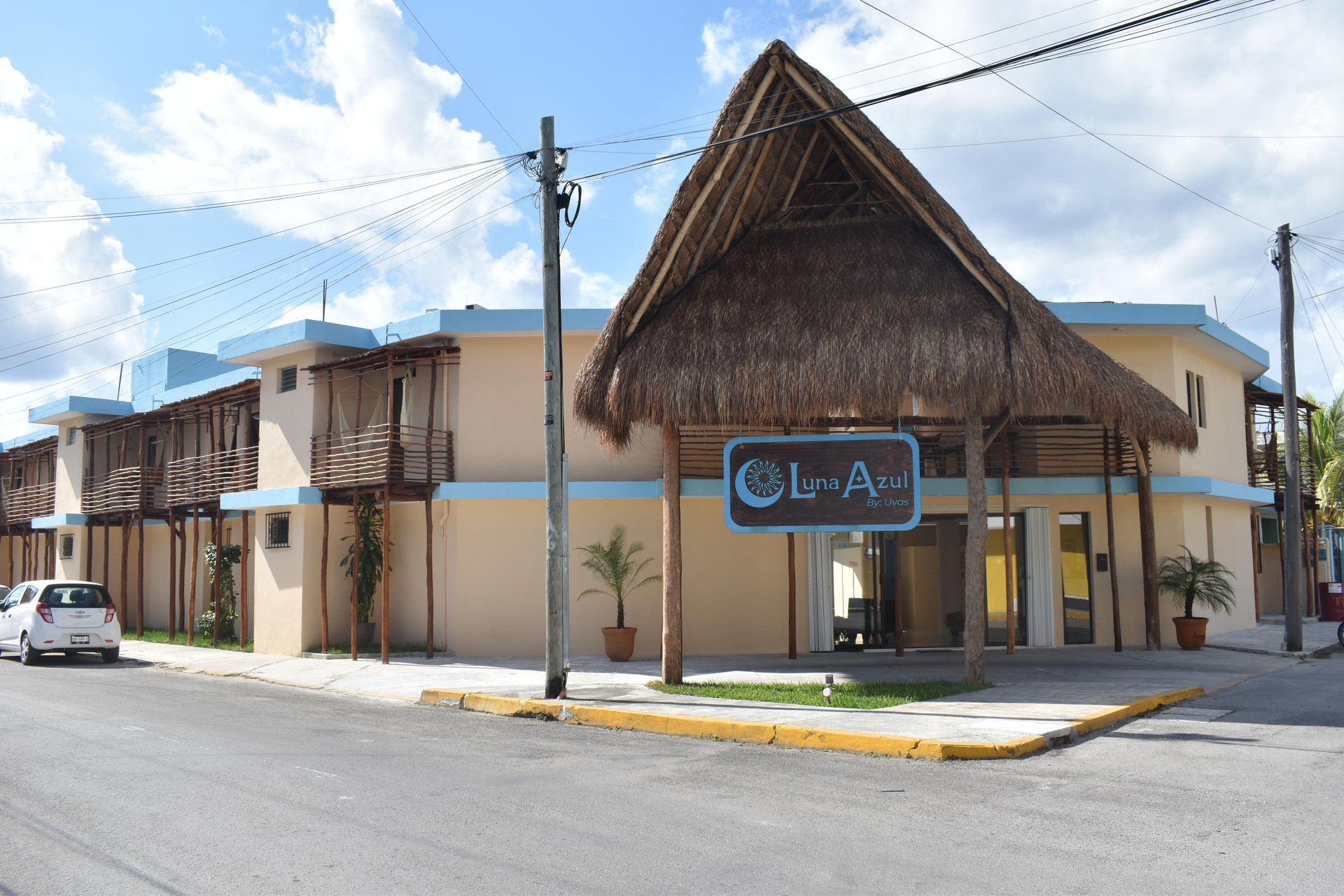 Vista Exterior Luna Azul by Uvas