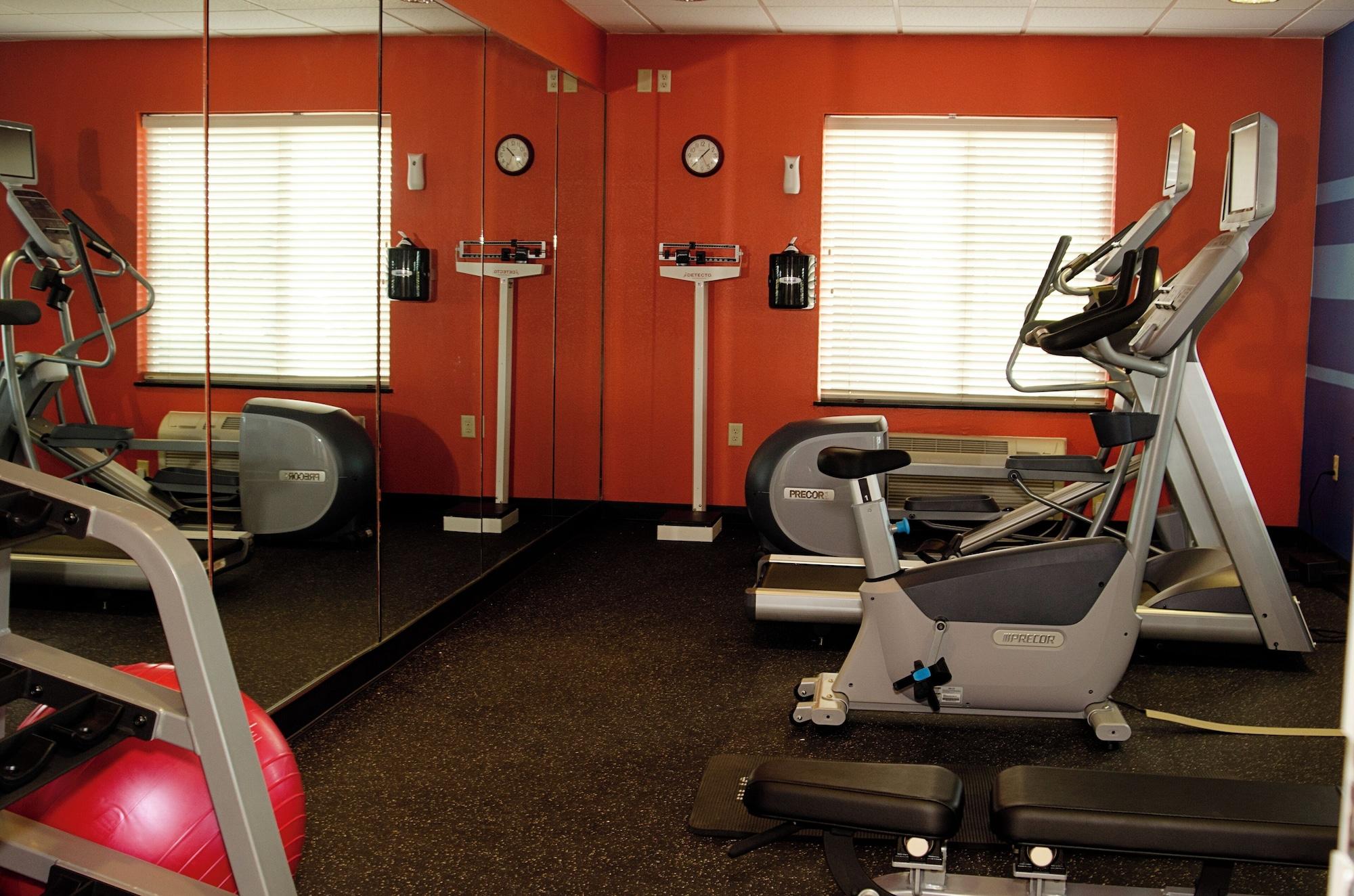Gimnasio Route 66 lnn & Suites
