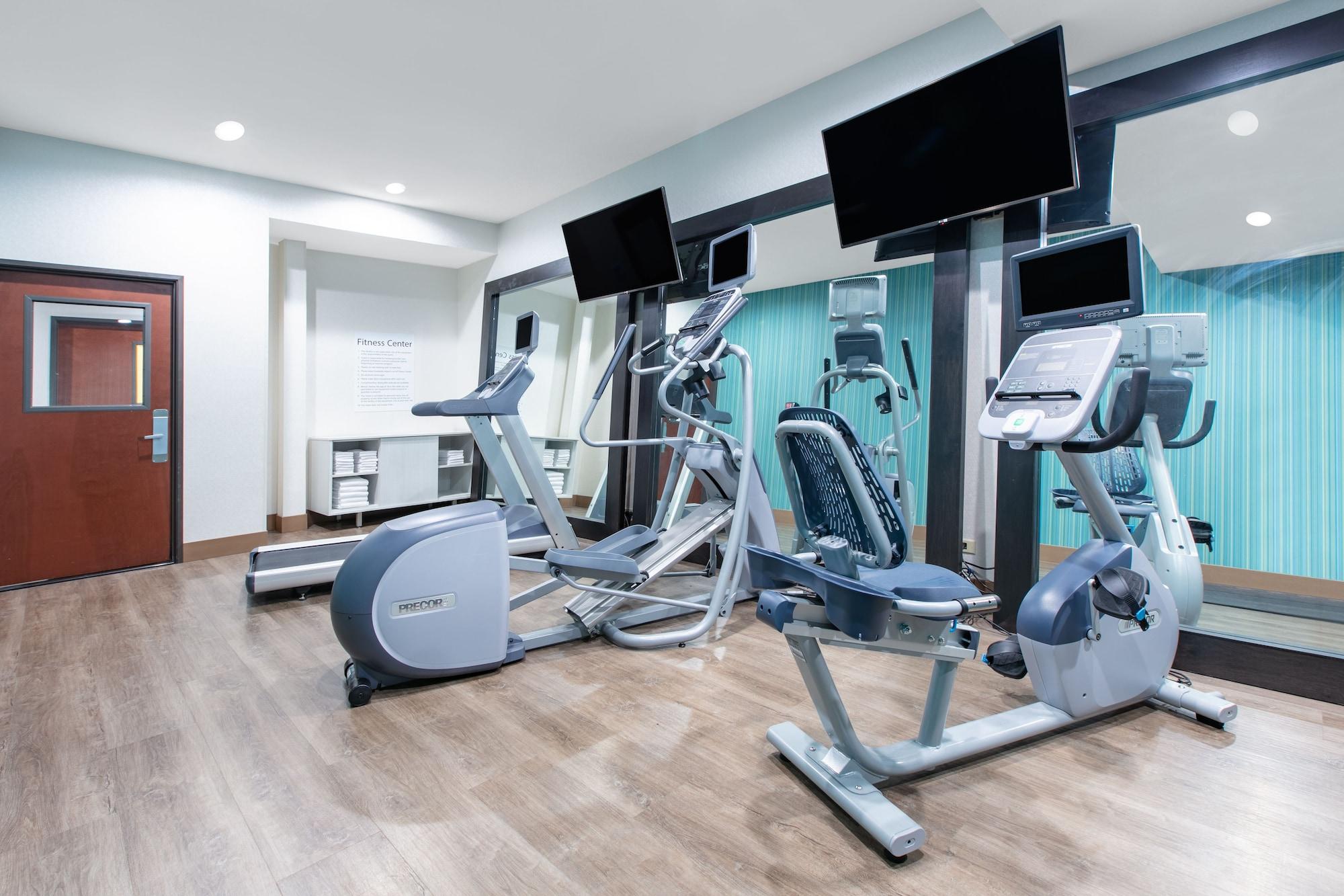 Gimnasio Holiday Inn Express Hotel & Suites Seaside-Convention Center by IHG