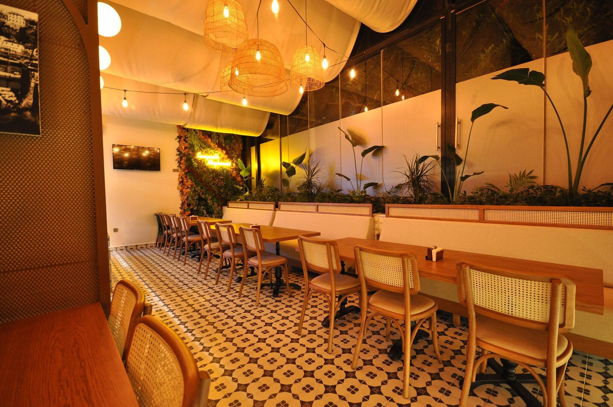 Restaurant Mic Royal Hotel