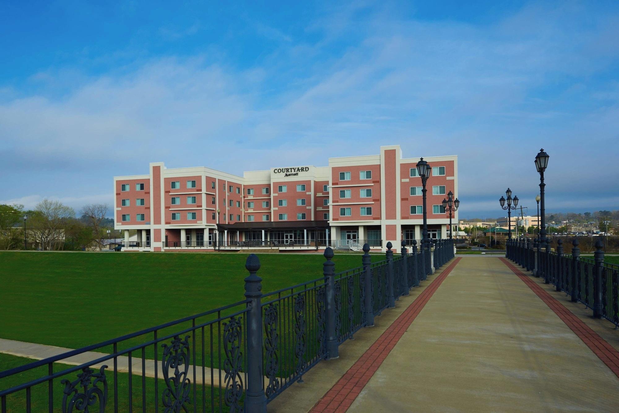 Vista Exterior Courtyard by Marriott Rome