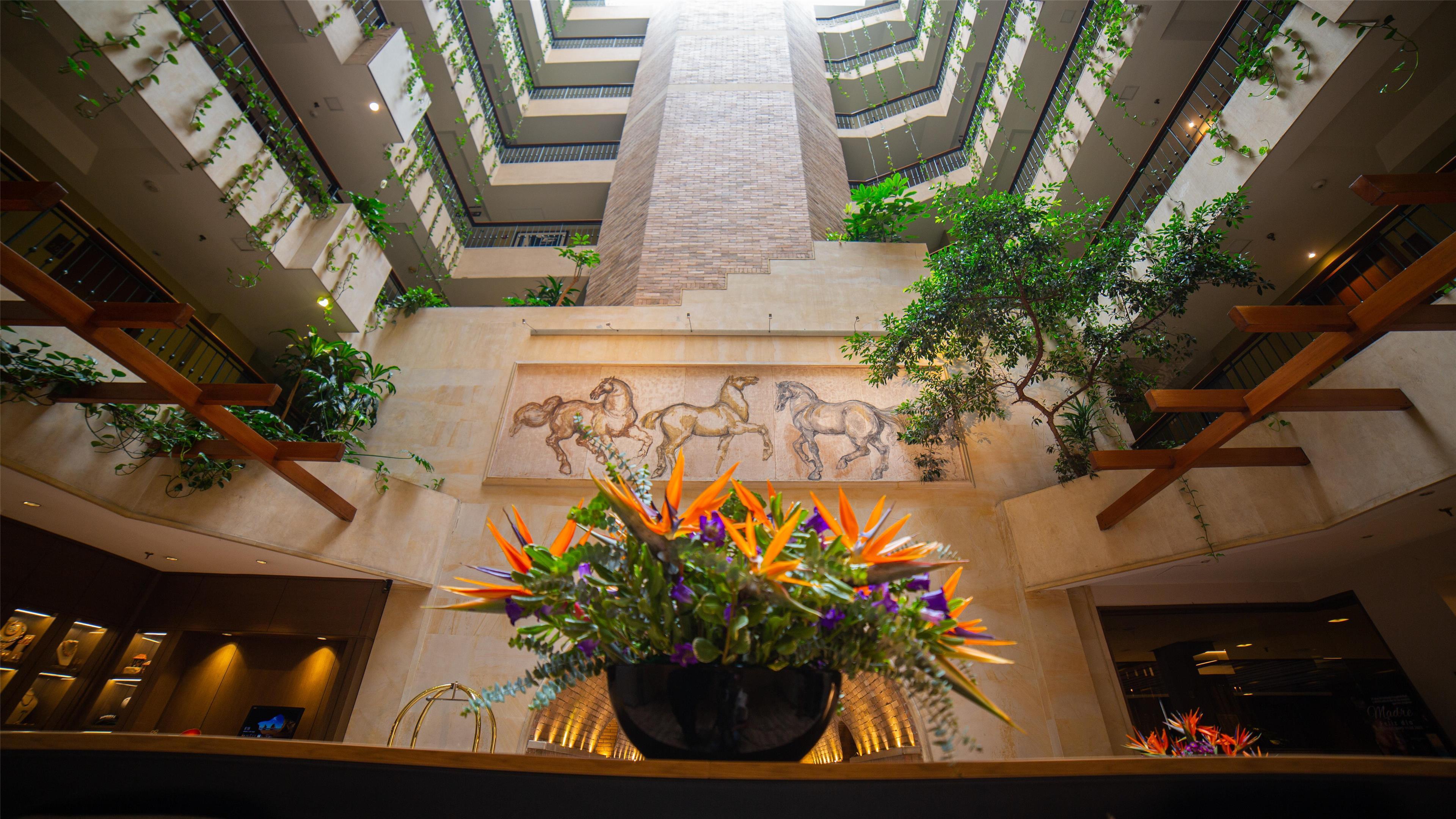 Vista Lobby Embassy Suites by Hilton Bogota - Rosales