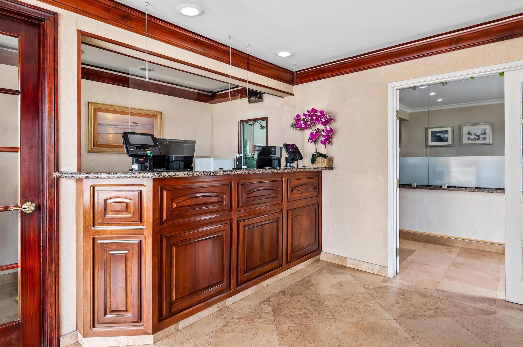 Vista Lobby SureStay Hotel by Best Western Santa Monica