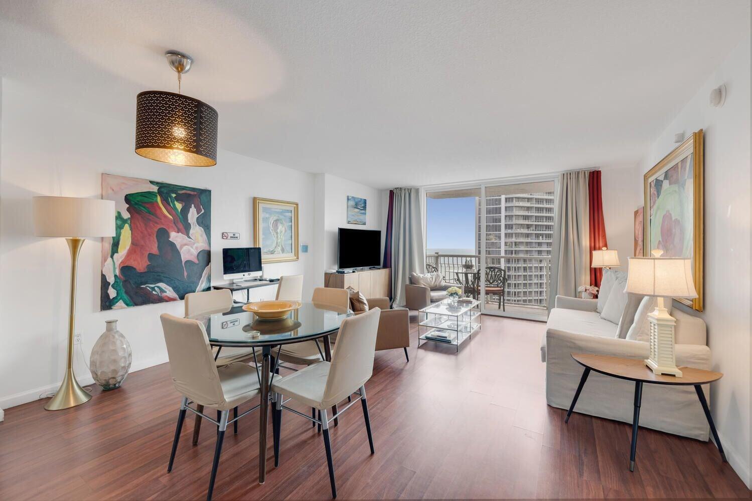Restaurant Suarez Art Stay Miami Brickell unit Balcony Pool 1 pkg