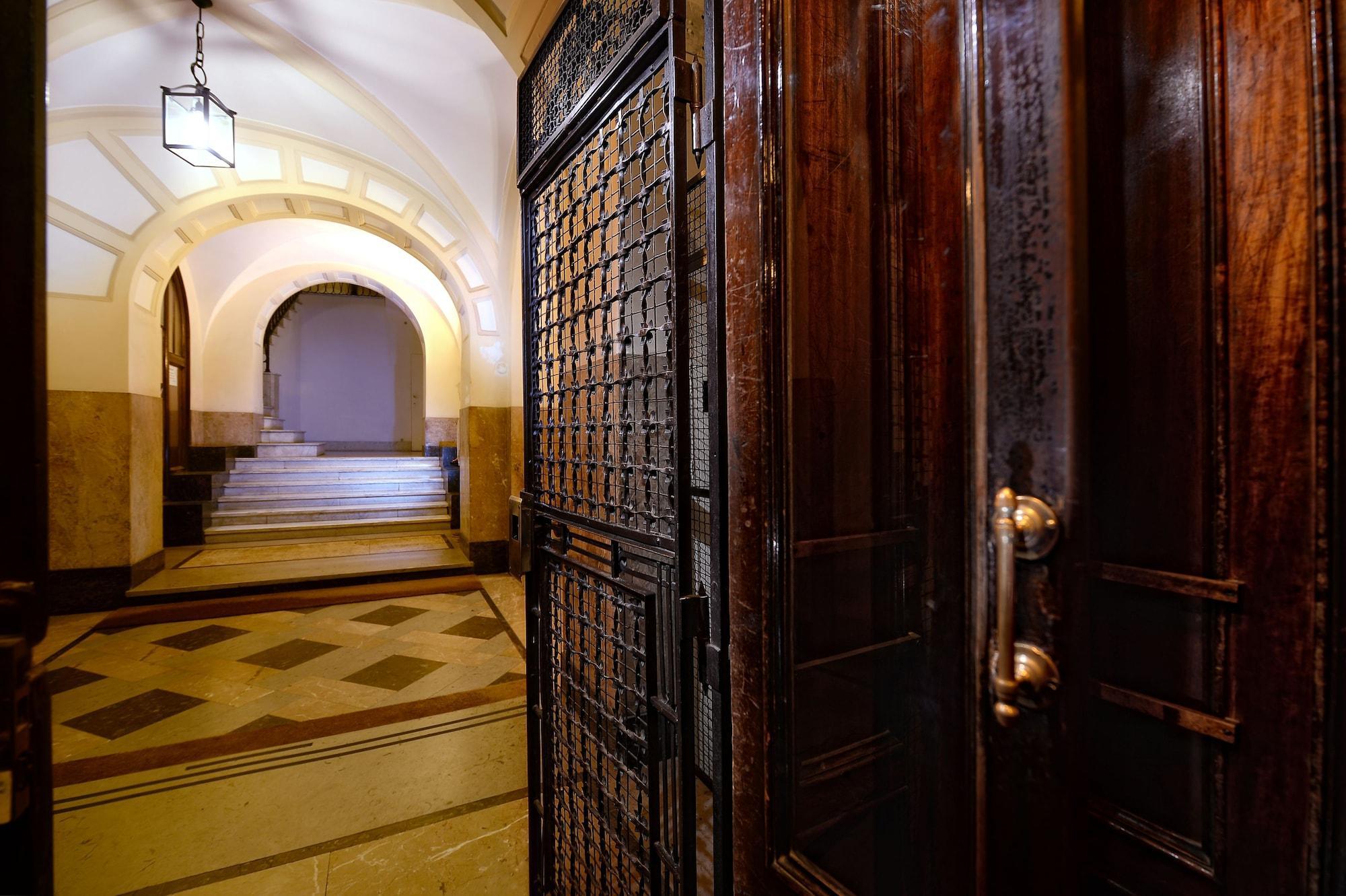 Vista Lobby Hotel Golden