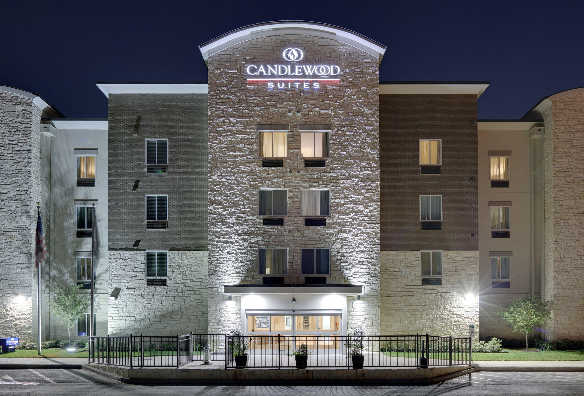 Vista Exterior Candlewood Suites Dallas NW - Farmers Branch by IHG
