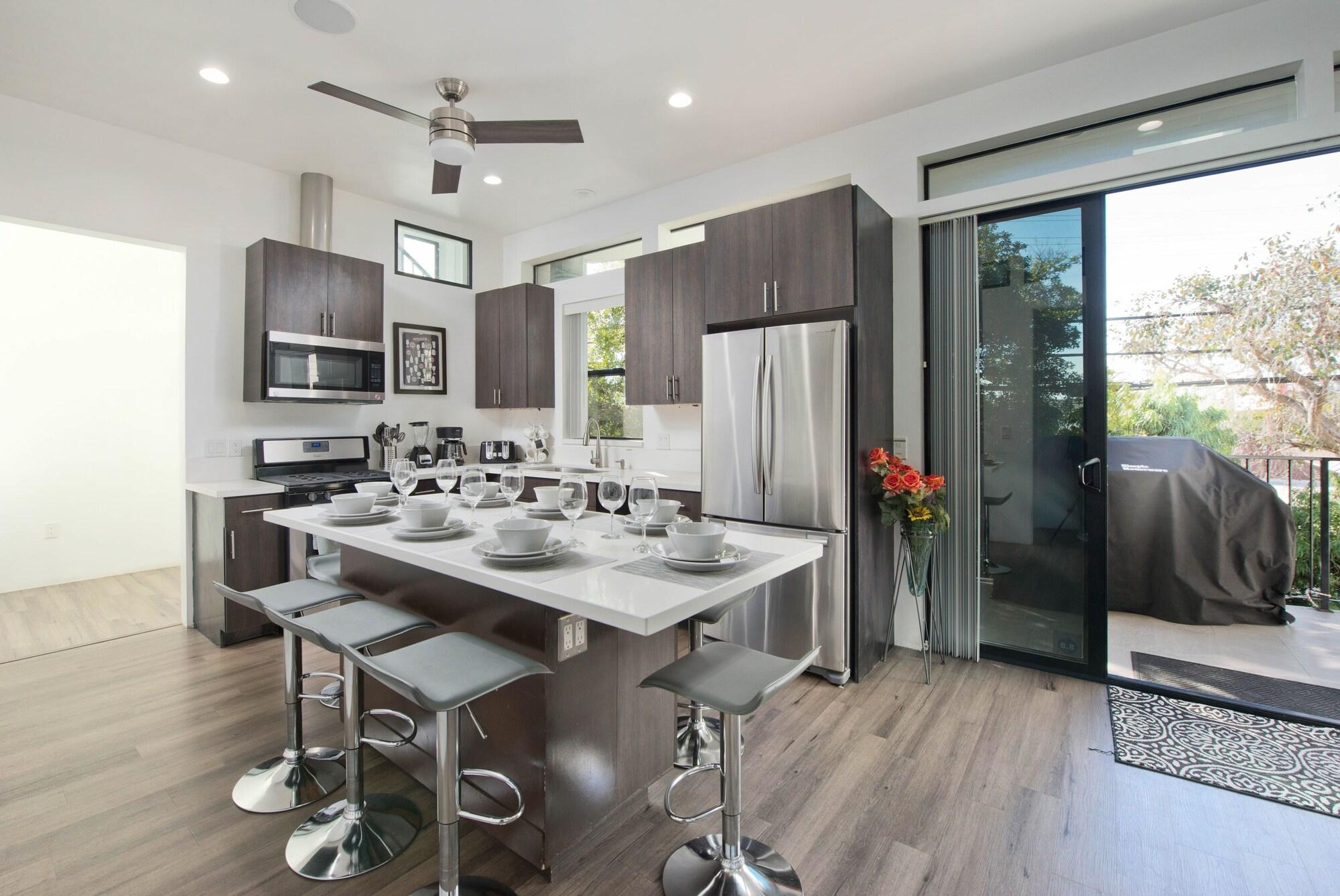 Equipamiento de Habitación 2nd Story Masterpiece In Venice Beach 4 Bedroom Home by RedAwning