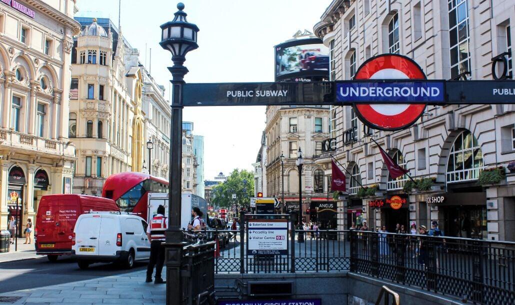 Varios Piccadilly Hostel