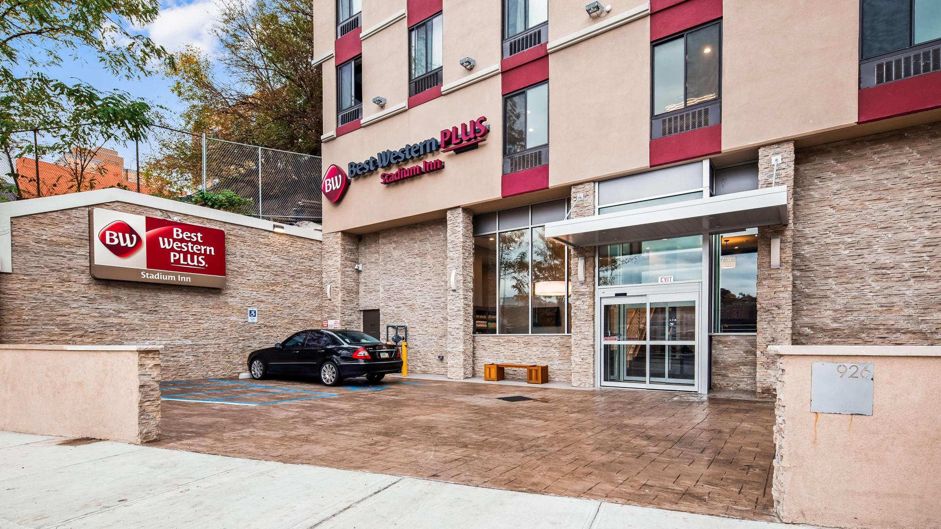 Vista Exterior Best Western Plus Stadium Inn