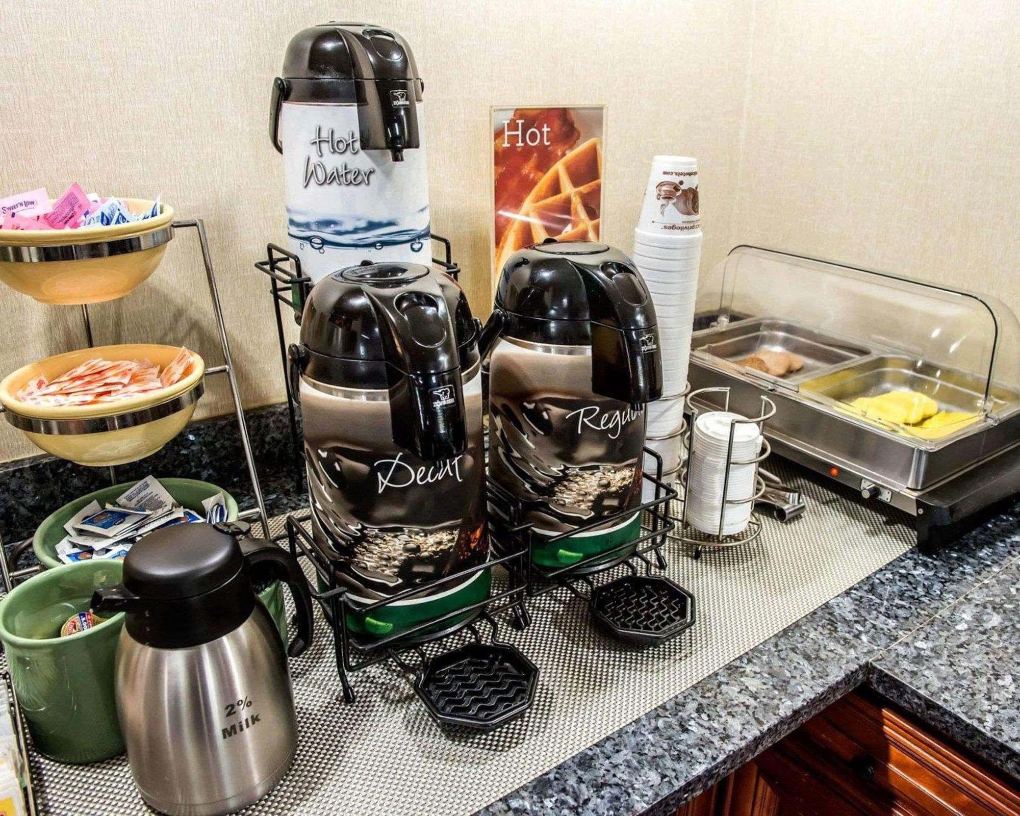 Restaurant Quality Inn & Suites North