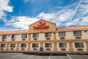 Alojamiento - Econo Lodge Inn & Suites