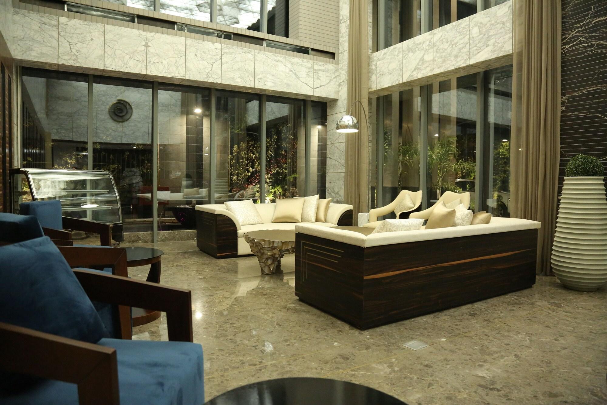 Vista Lobby Radisson Lucknow City Center