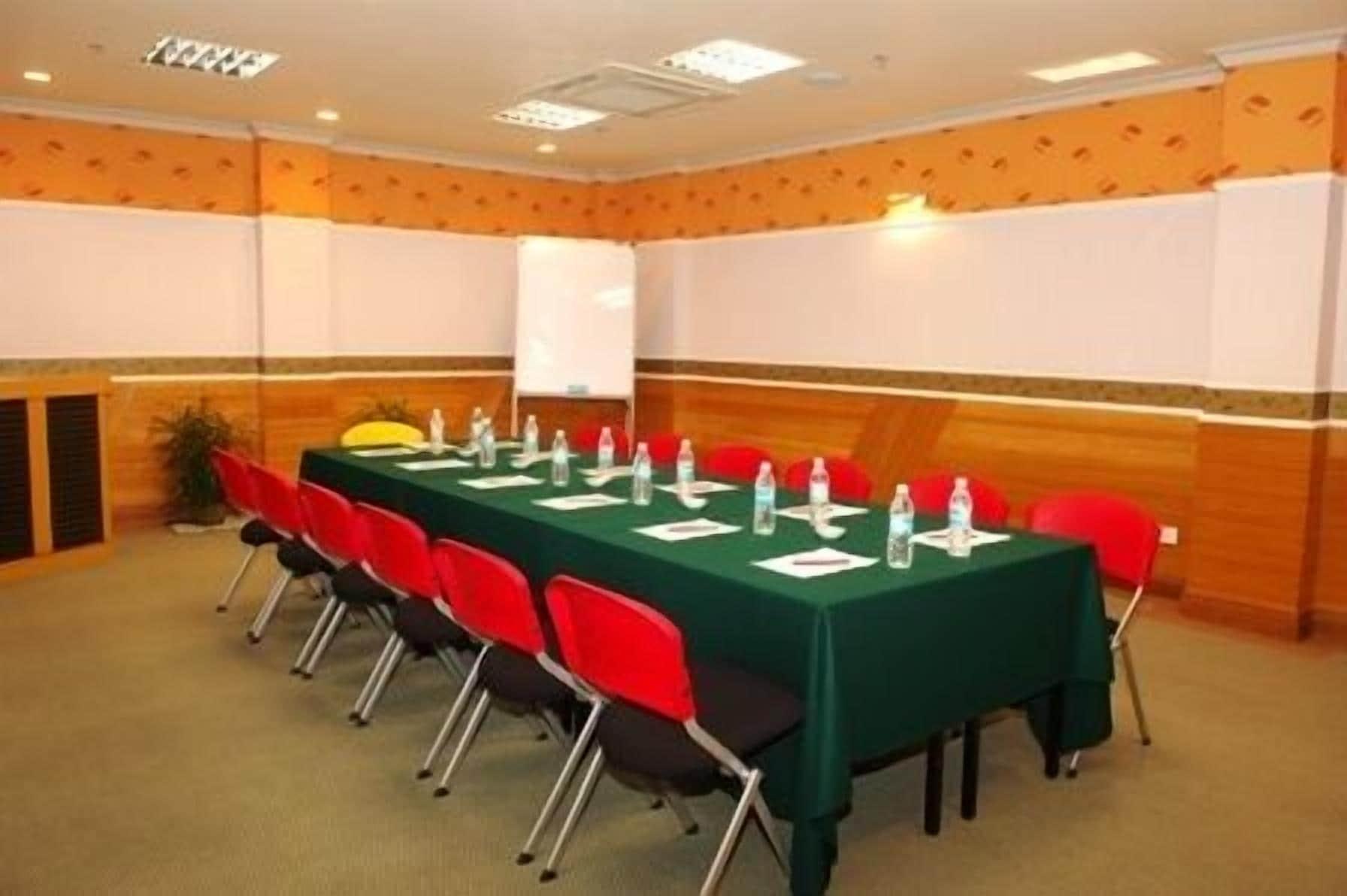 Sala de Reuniones Megah D'Aru Hotel