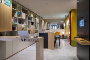 Alojamiento - Up Hotel