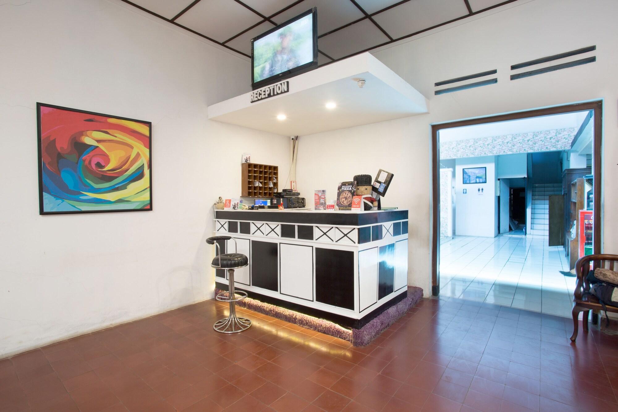 Vista Lobby RedDoorz @ Supratman Street