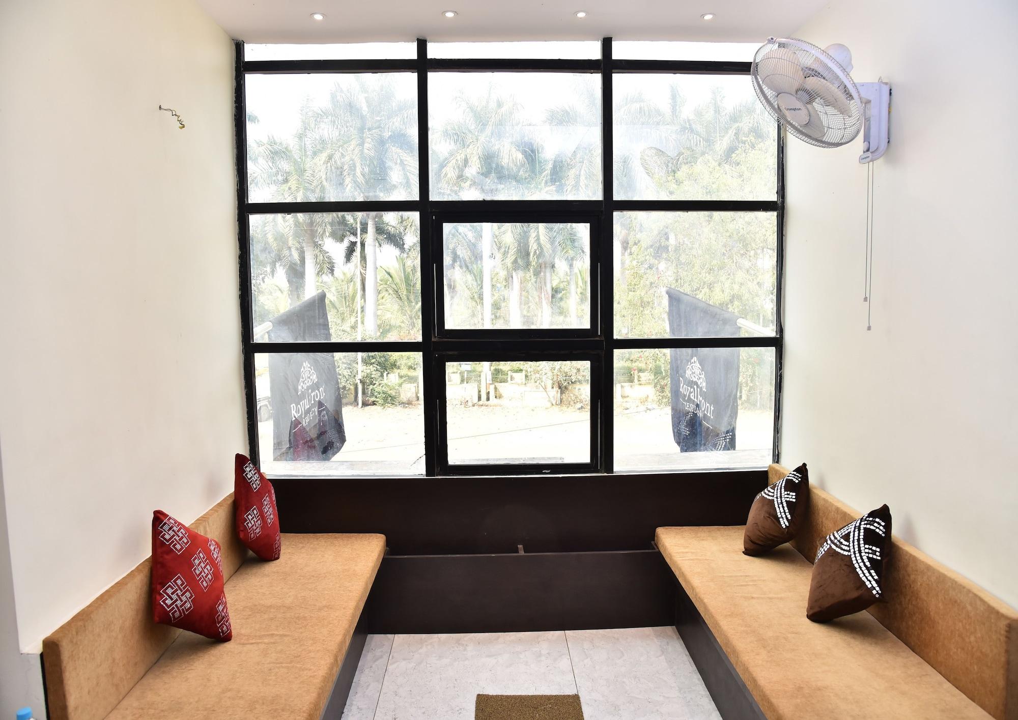 Vista Lobby Hotel Royal Front Residency