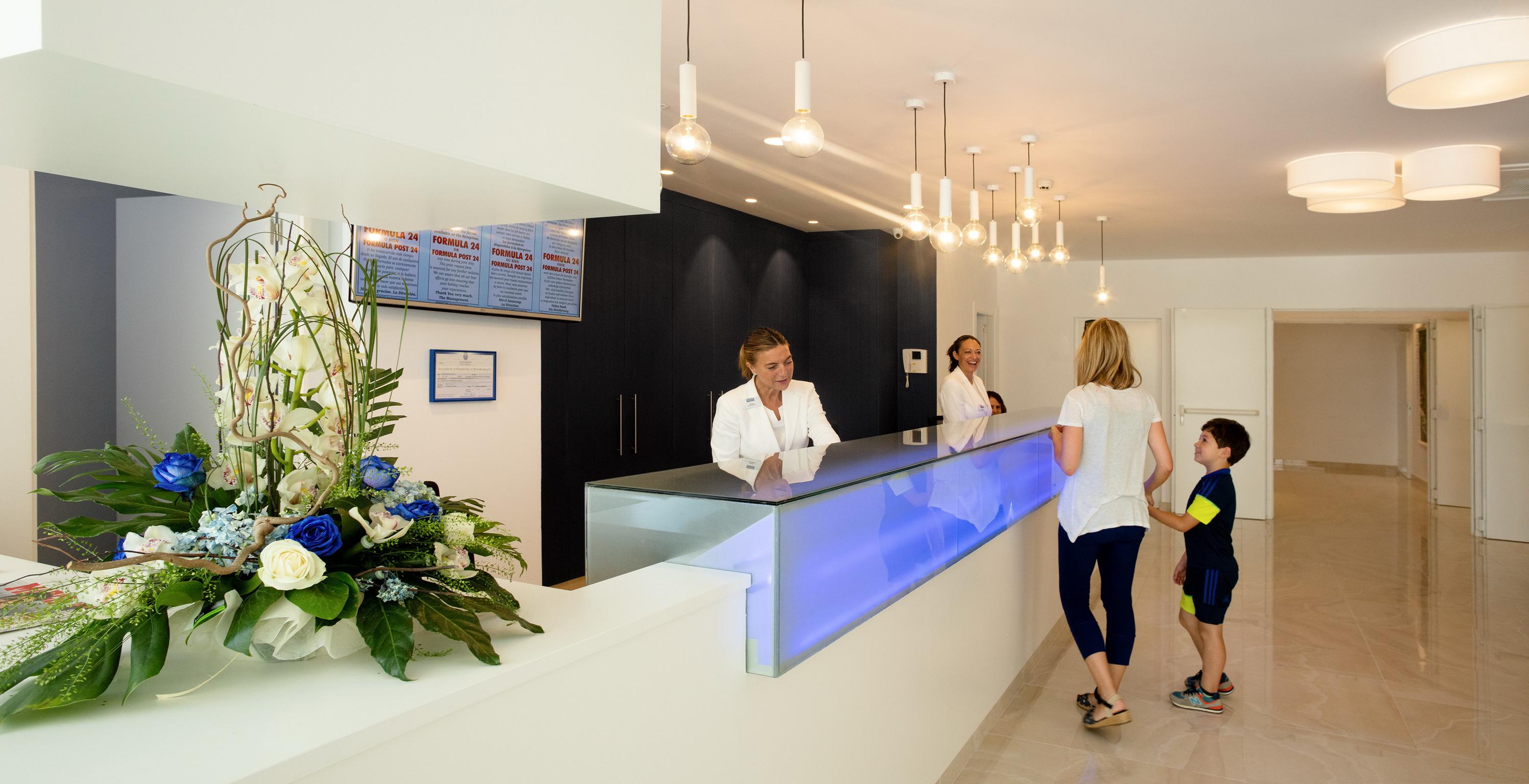 Vista Lobby Villa Luz Family Gourmet