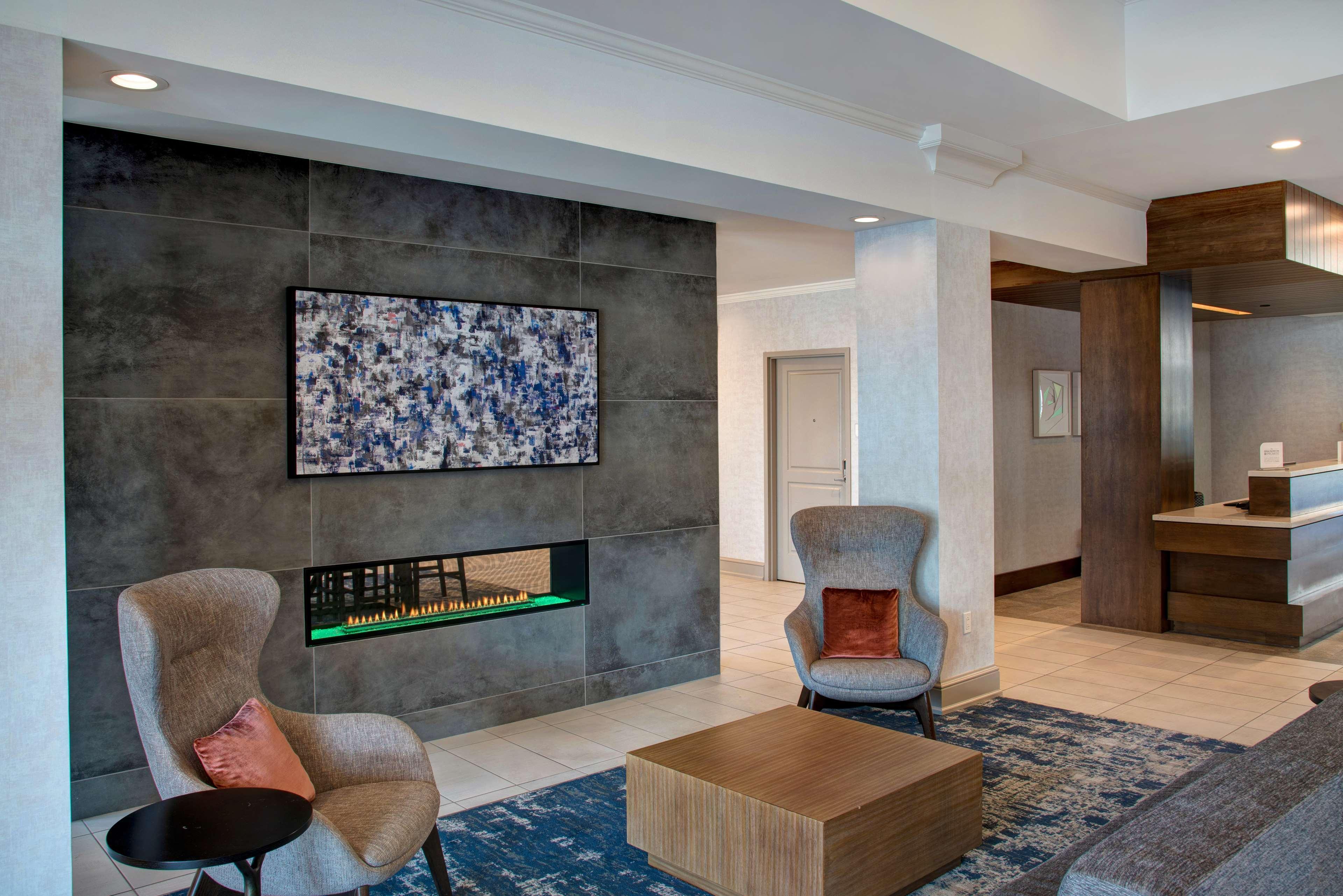 Vista Lobby Hilton Garden Inn Kansas City