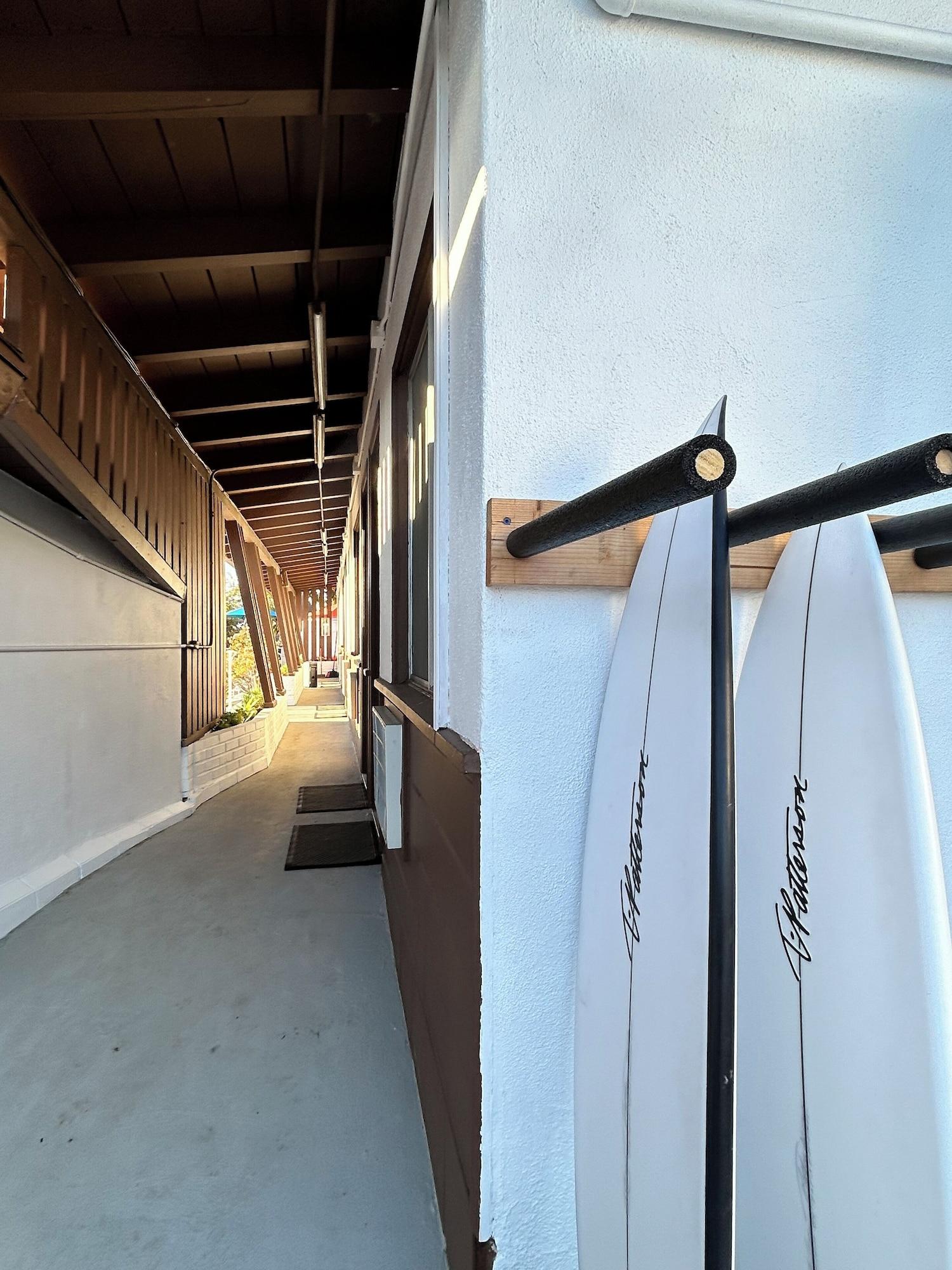 Varios West Coast Surf and Stay