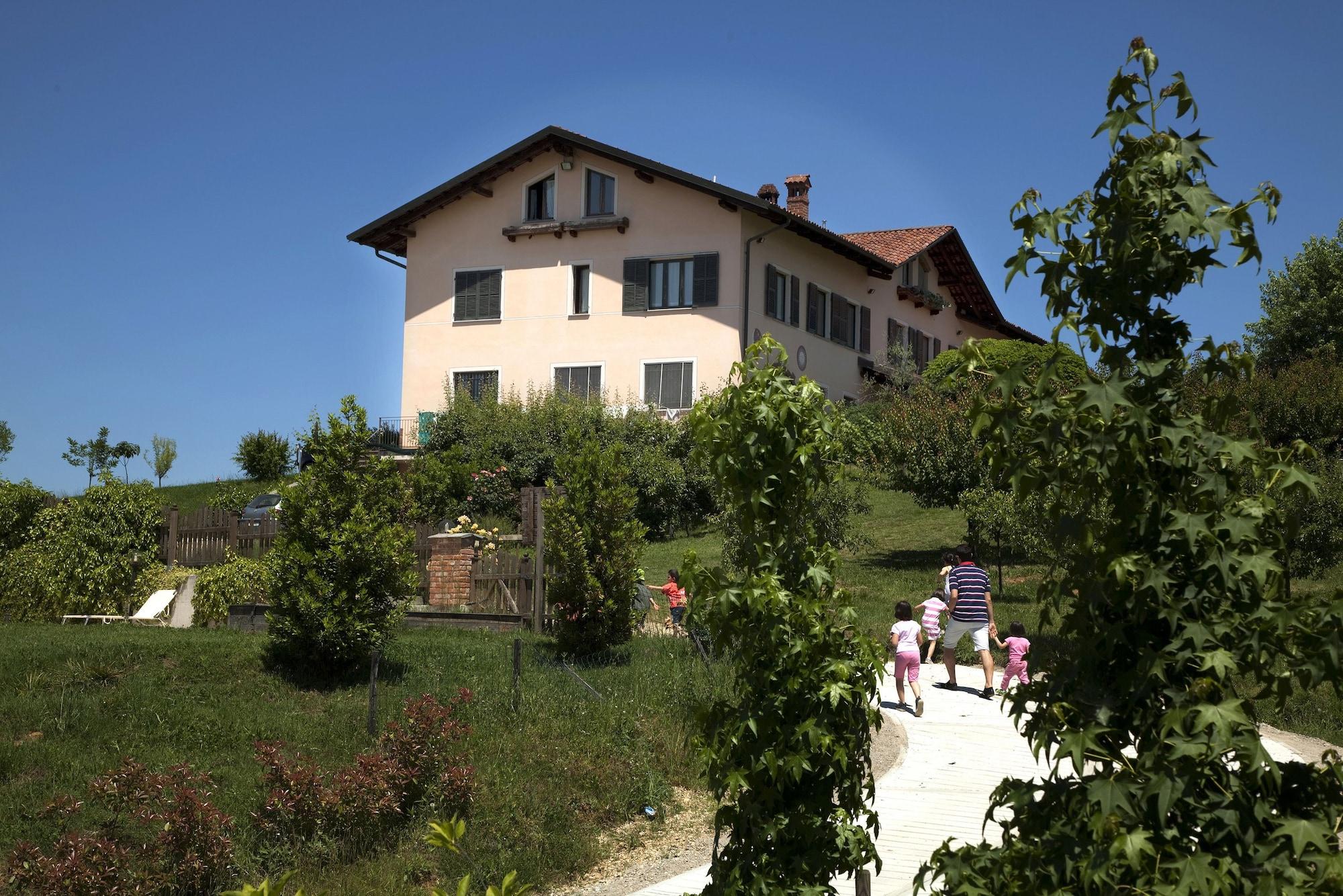 Vista Exterior Agriturismo Cascina Papa Mora