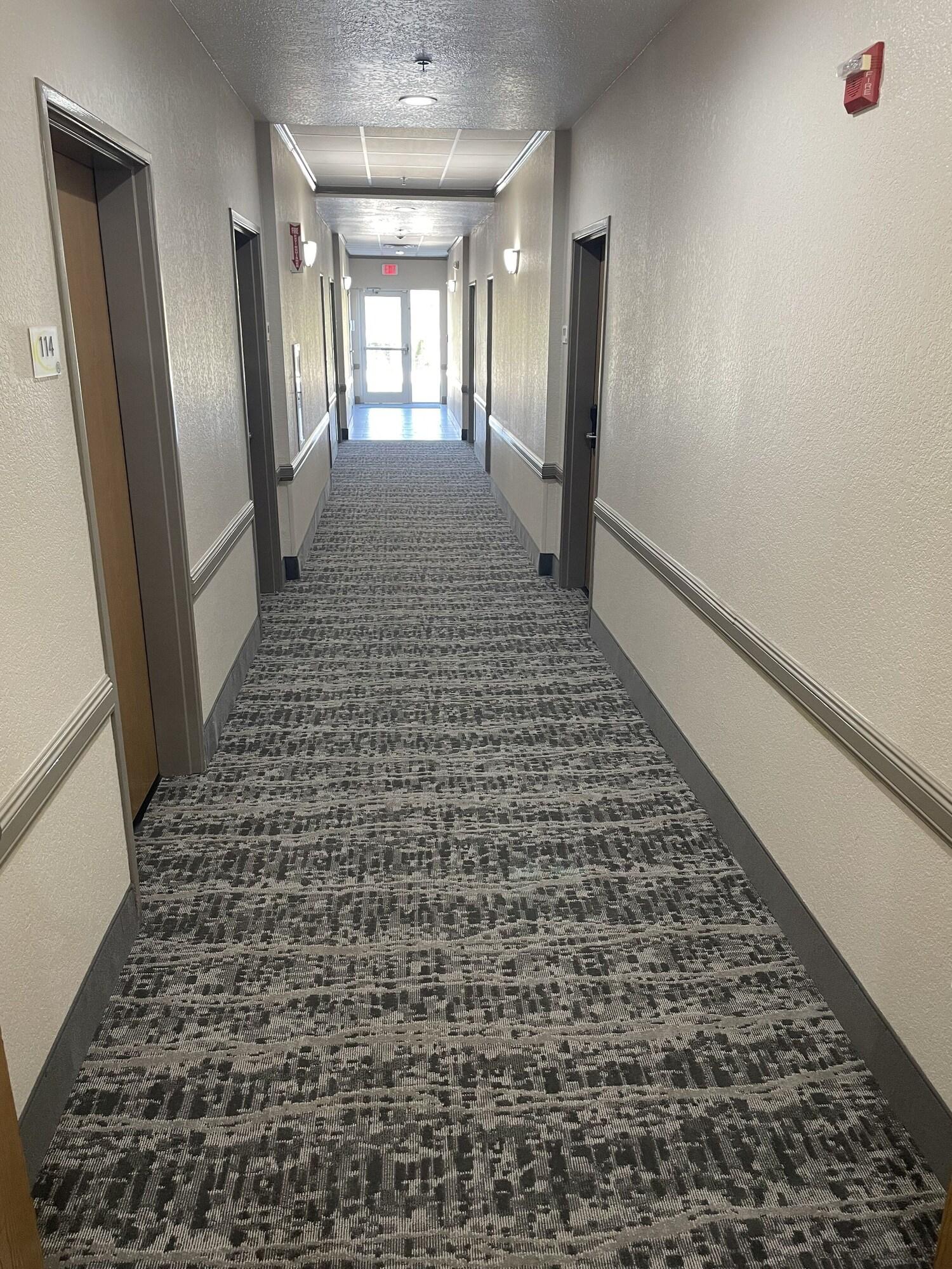 Vista Lobby Super 8 by Wyndham San Antonio/Alamodome Area