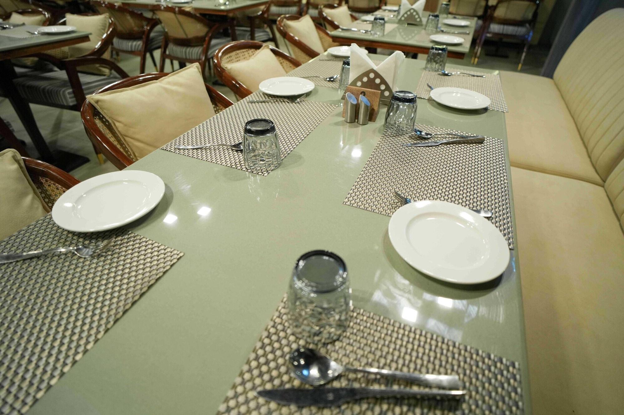 Restaurant Club House Hotel Ayodhya