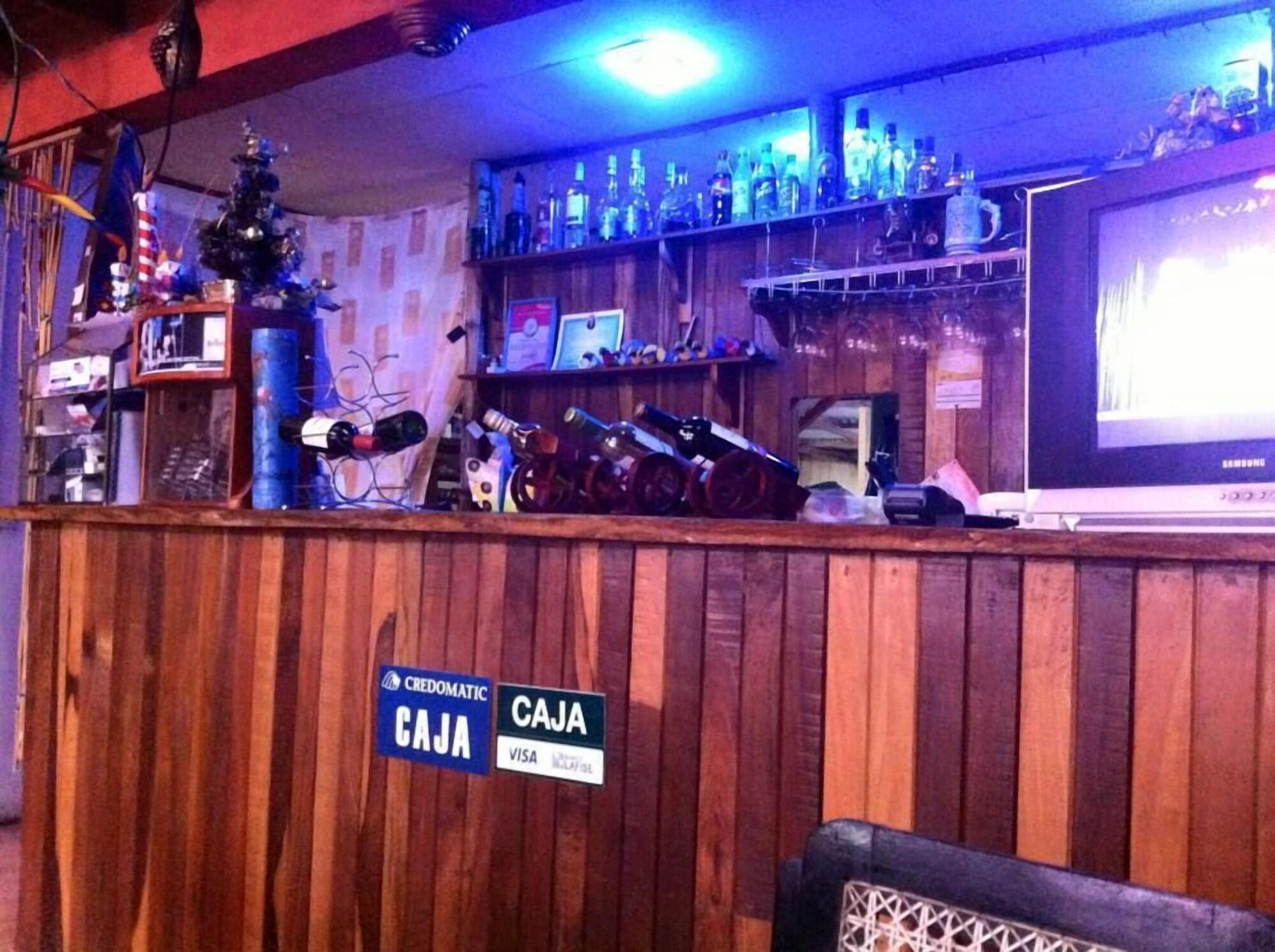Bar/Salón Hotel Cabinas Leyko