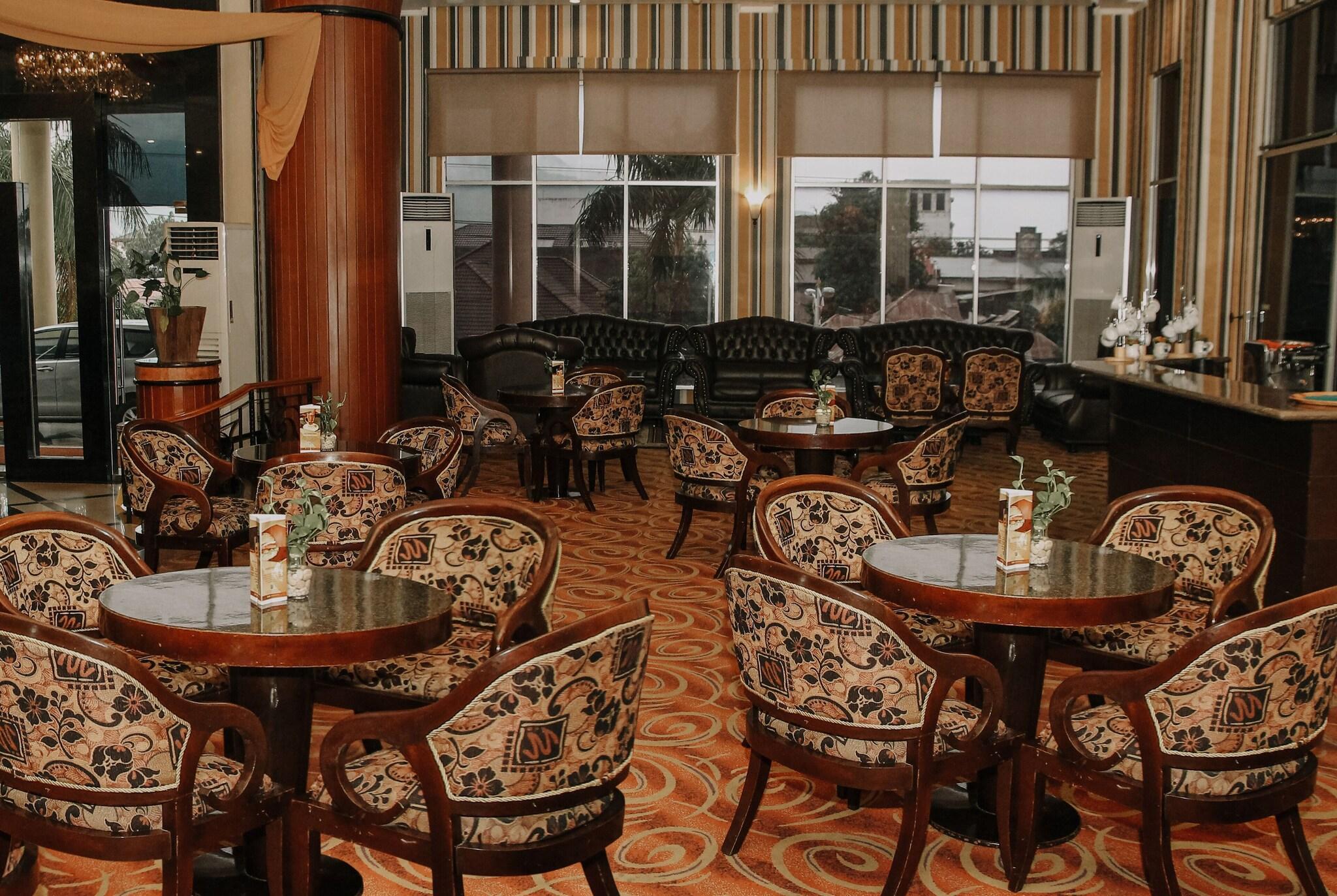 Vista Lobby Grand Q Hotel Gorontalo