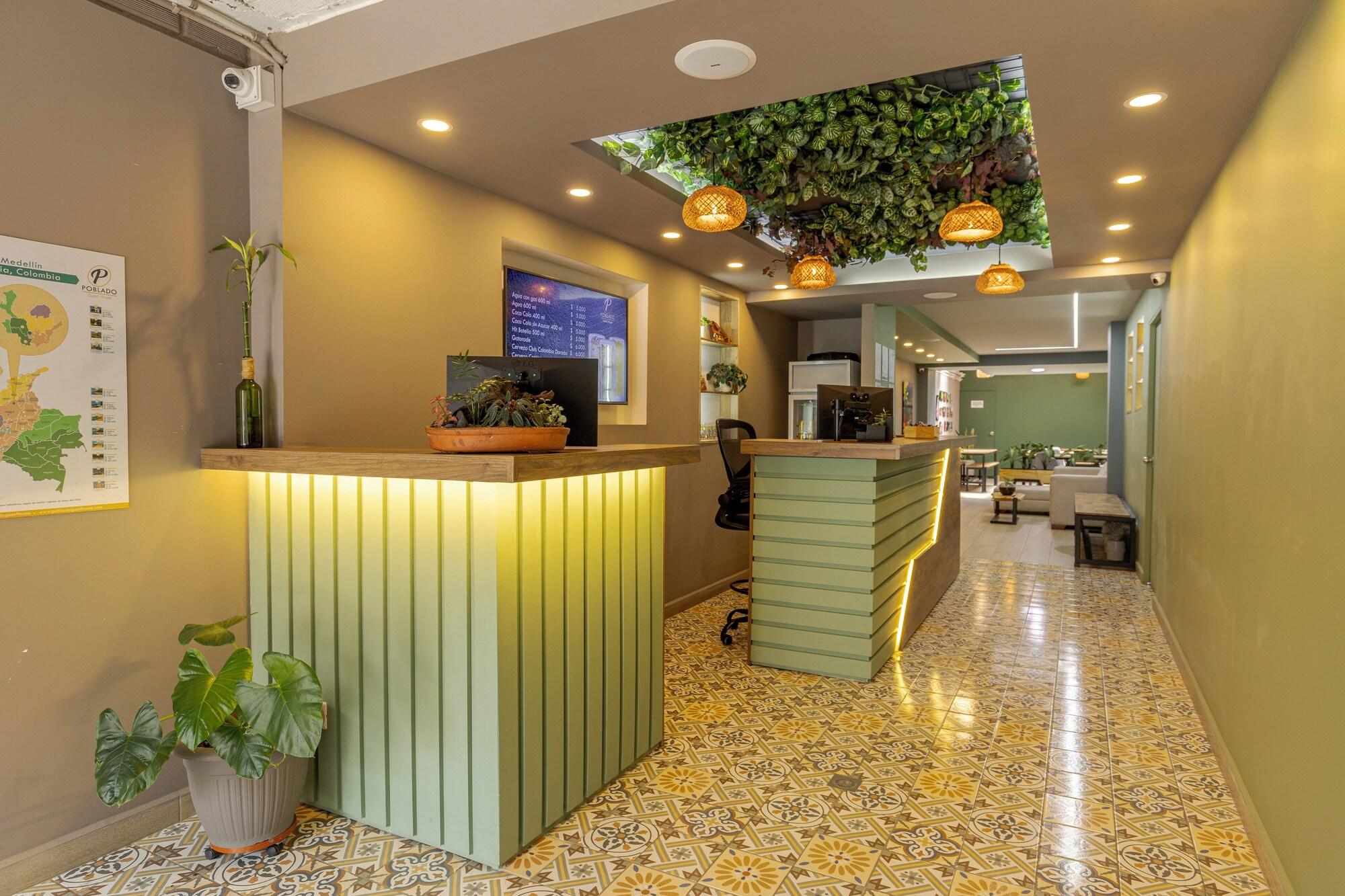 Varios Poblado Guest House